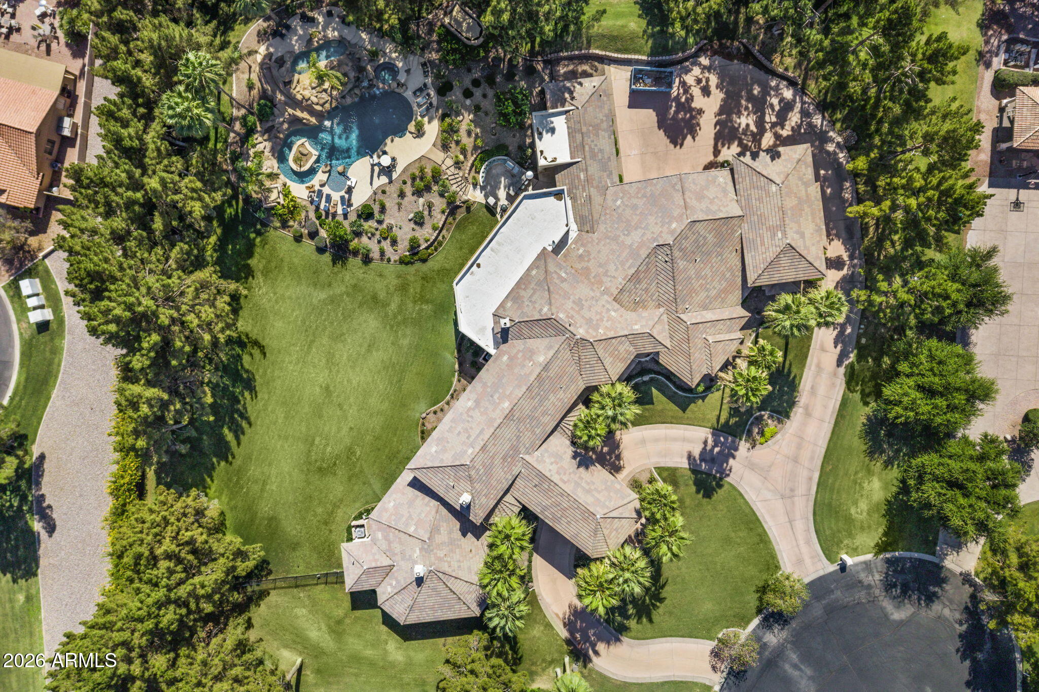 7 E OAKWOOD HILLS Drive
