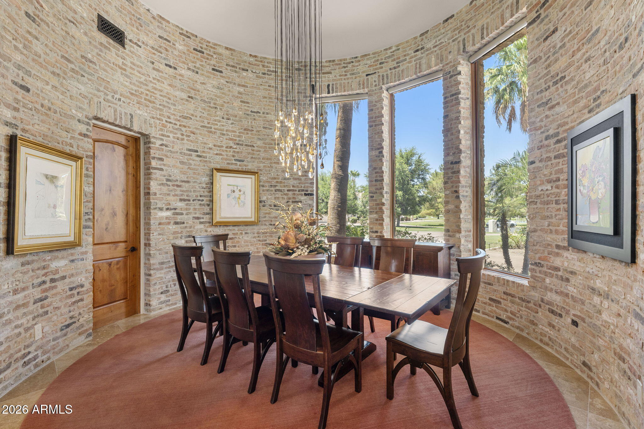 7 E OAKWOOD HILLS Drive