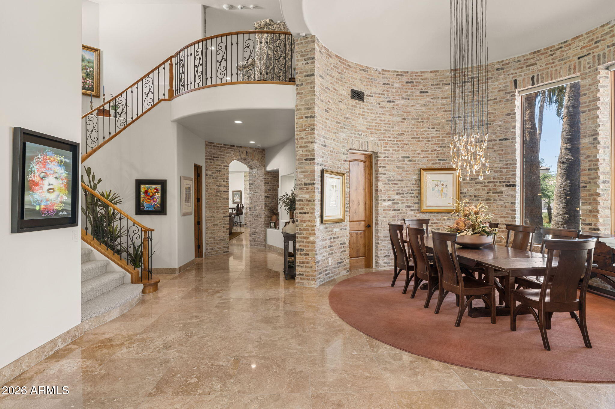7 E OAKWOOD HILLS Drive