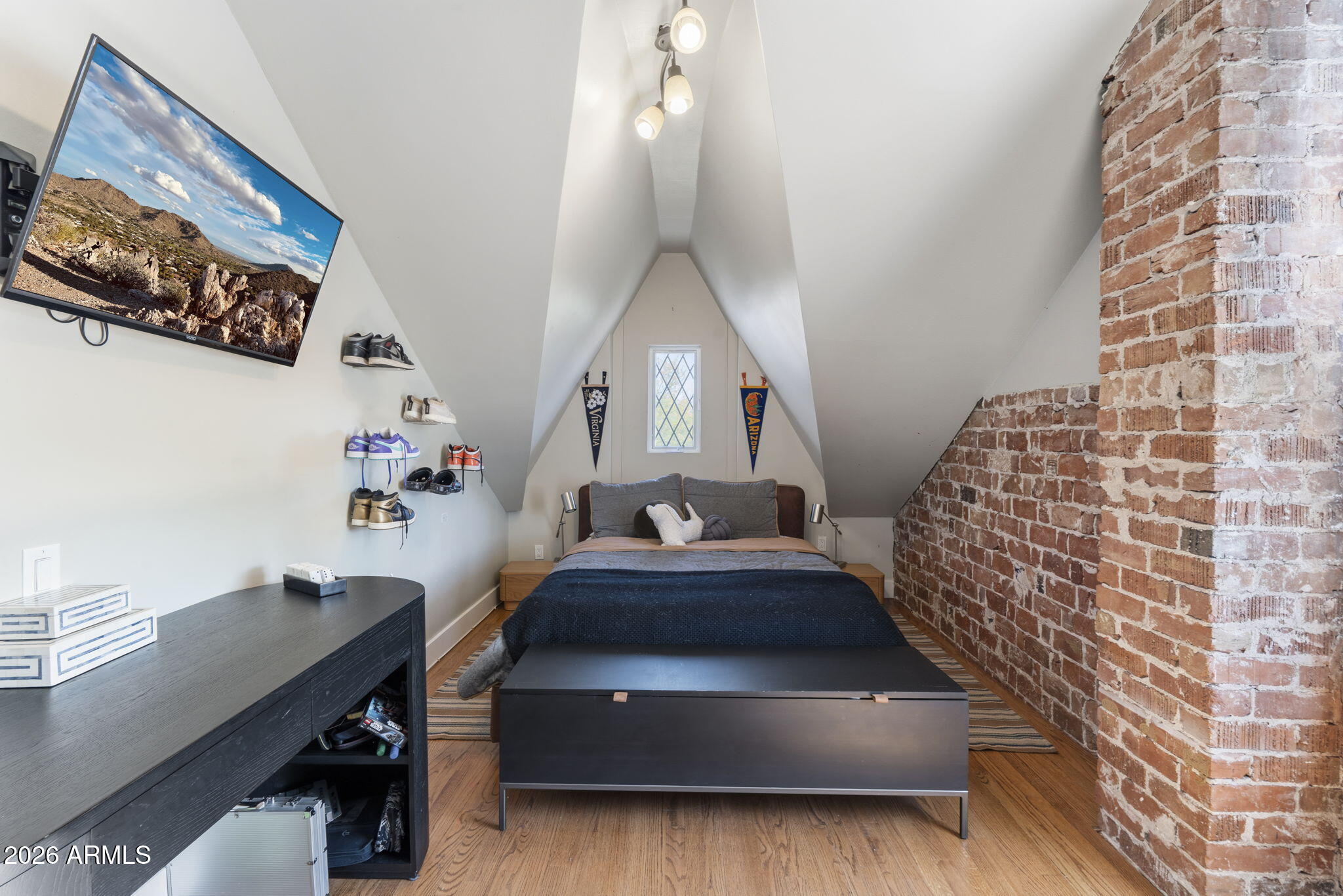 84 W LEWIS Avenue