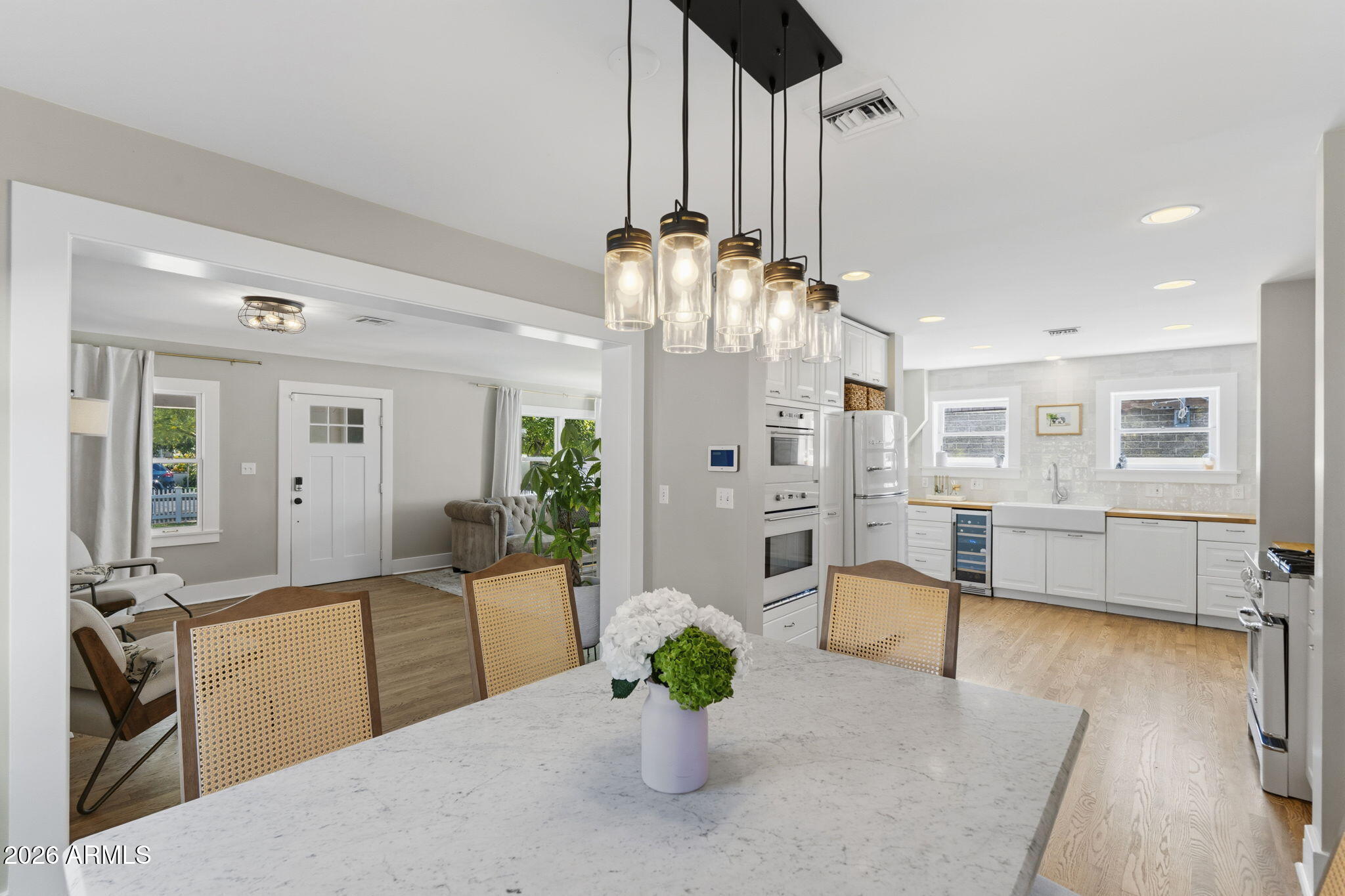 84 W LEWIS Avenue