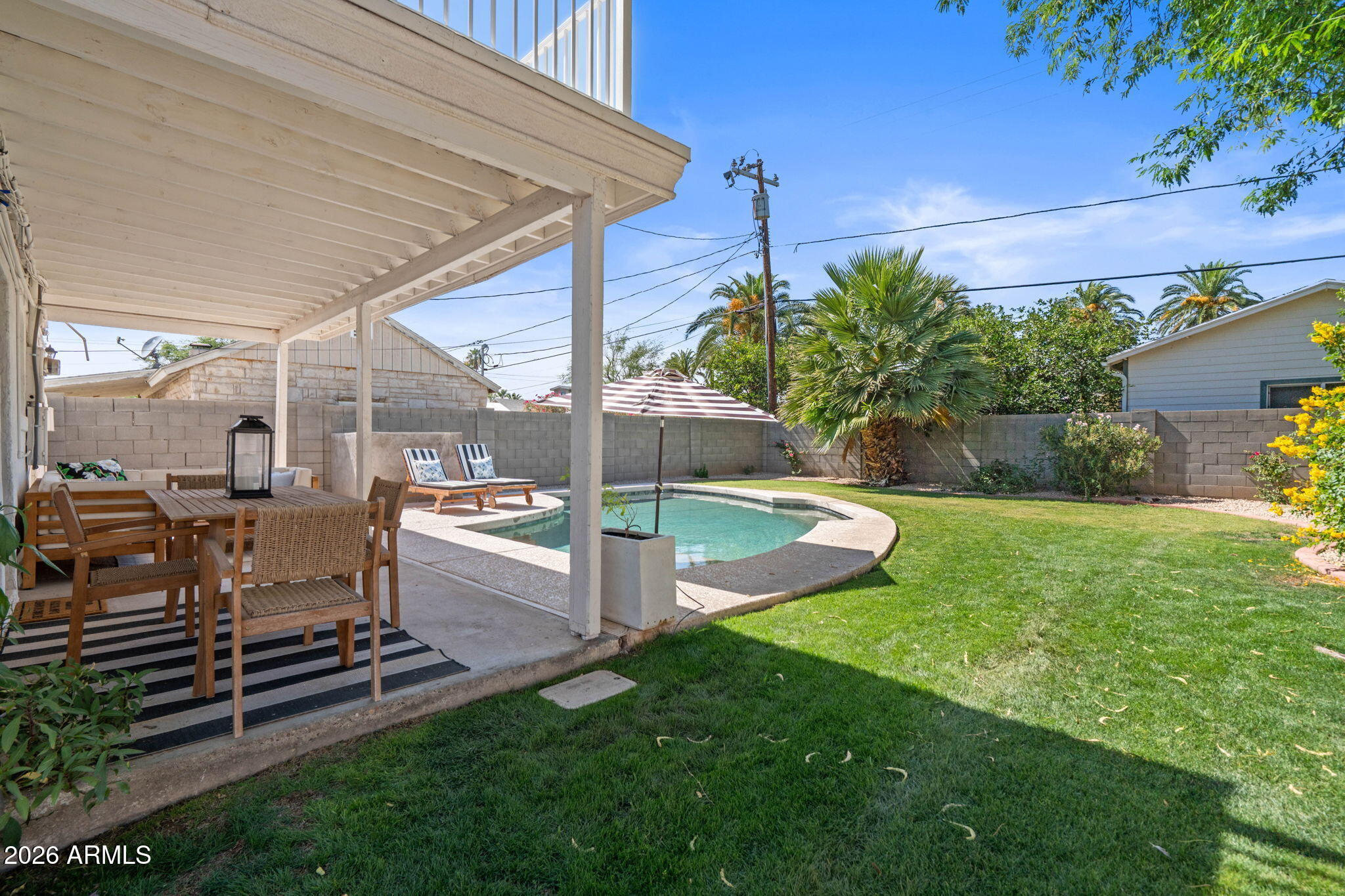 84 W LEWIS Avenue
