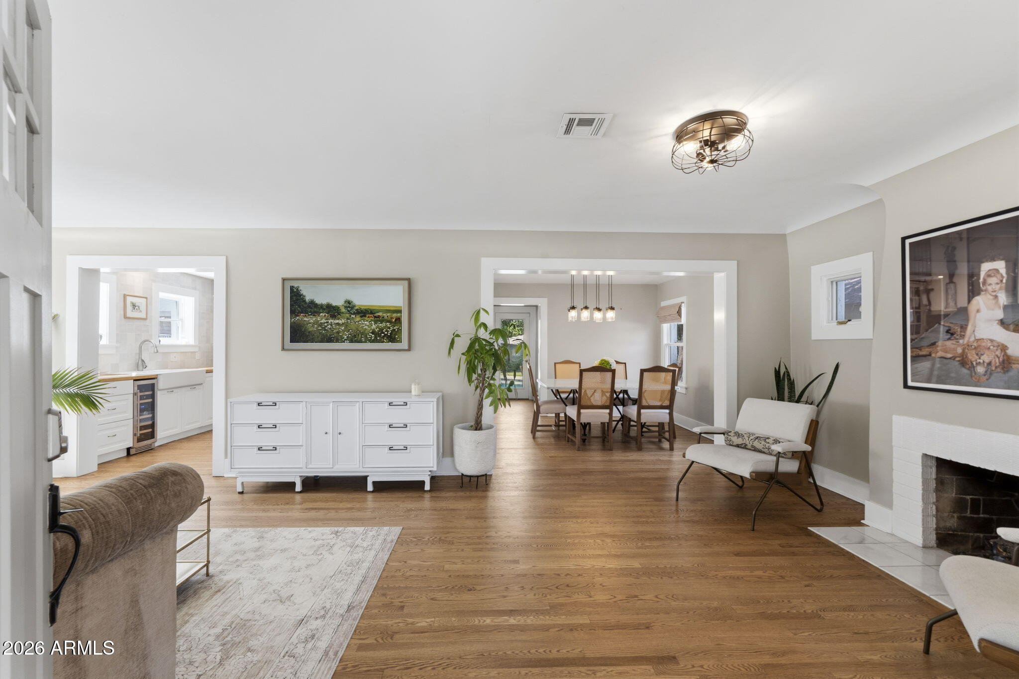 84 W LEWIS Avenue