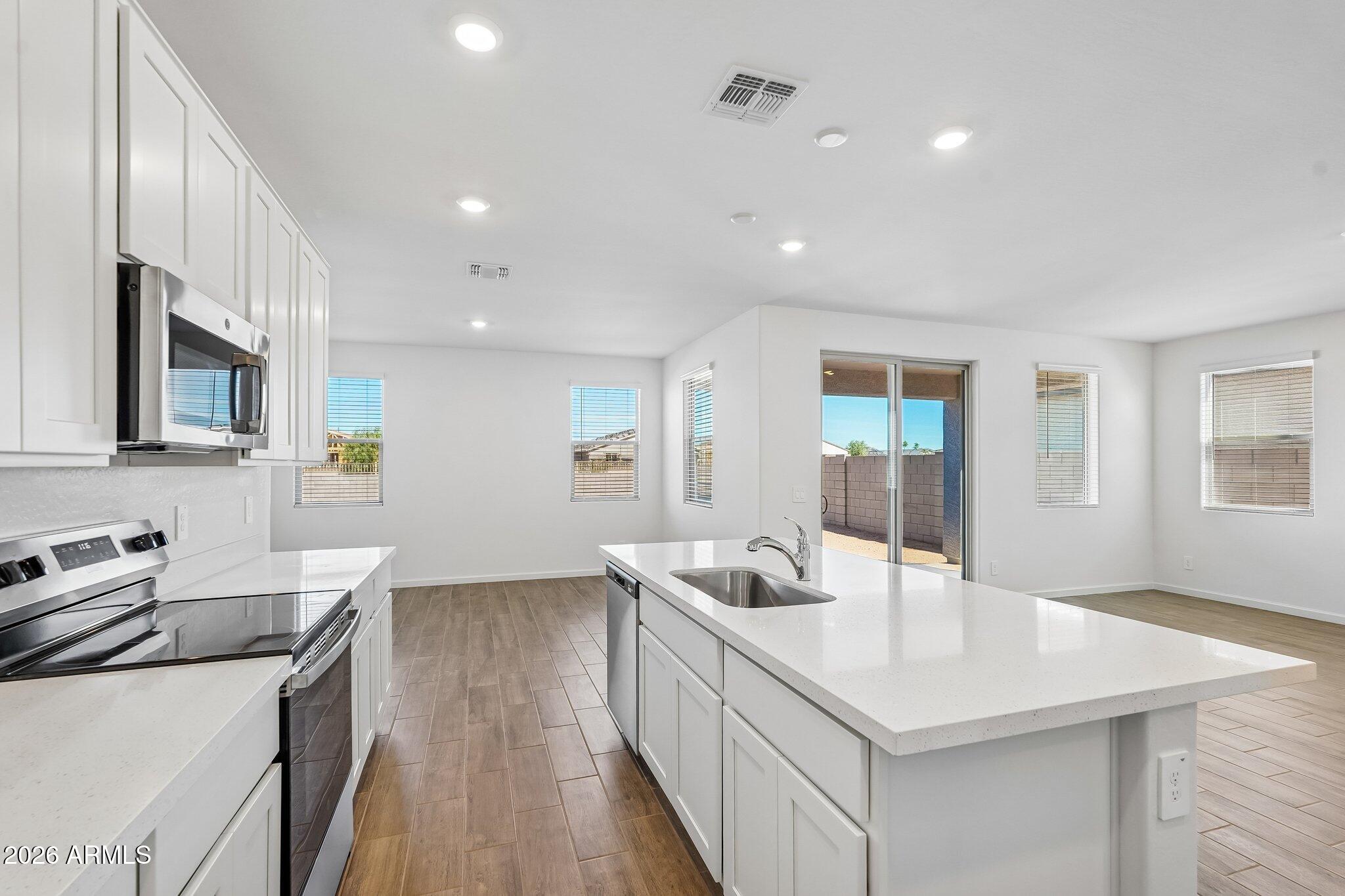 9644 W TAMARISK Avenue