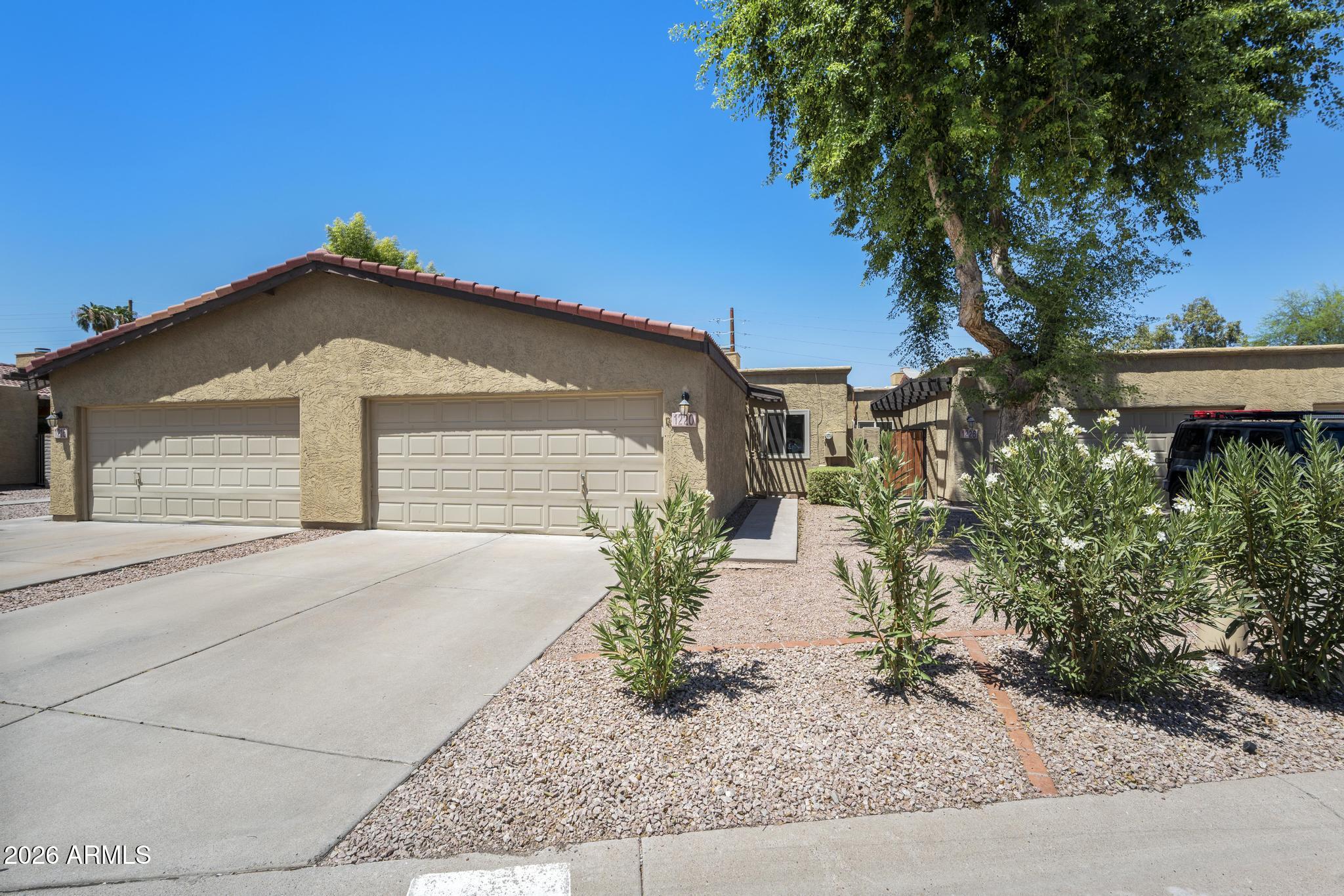 1220 E BLUEBELL Lane