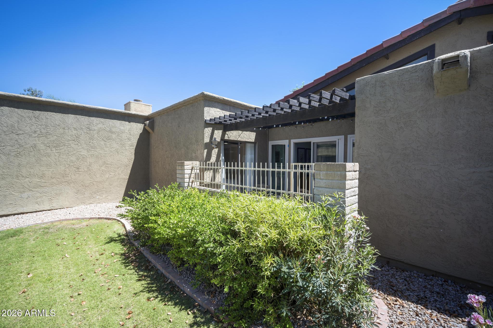 1220 E BLUEBELL Lane