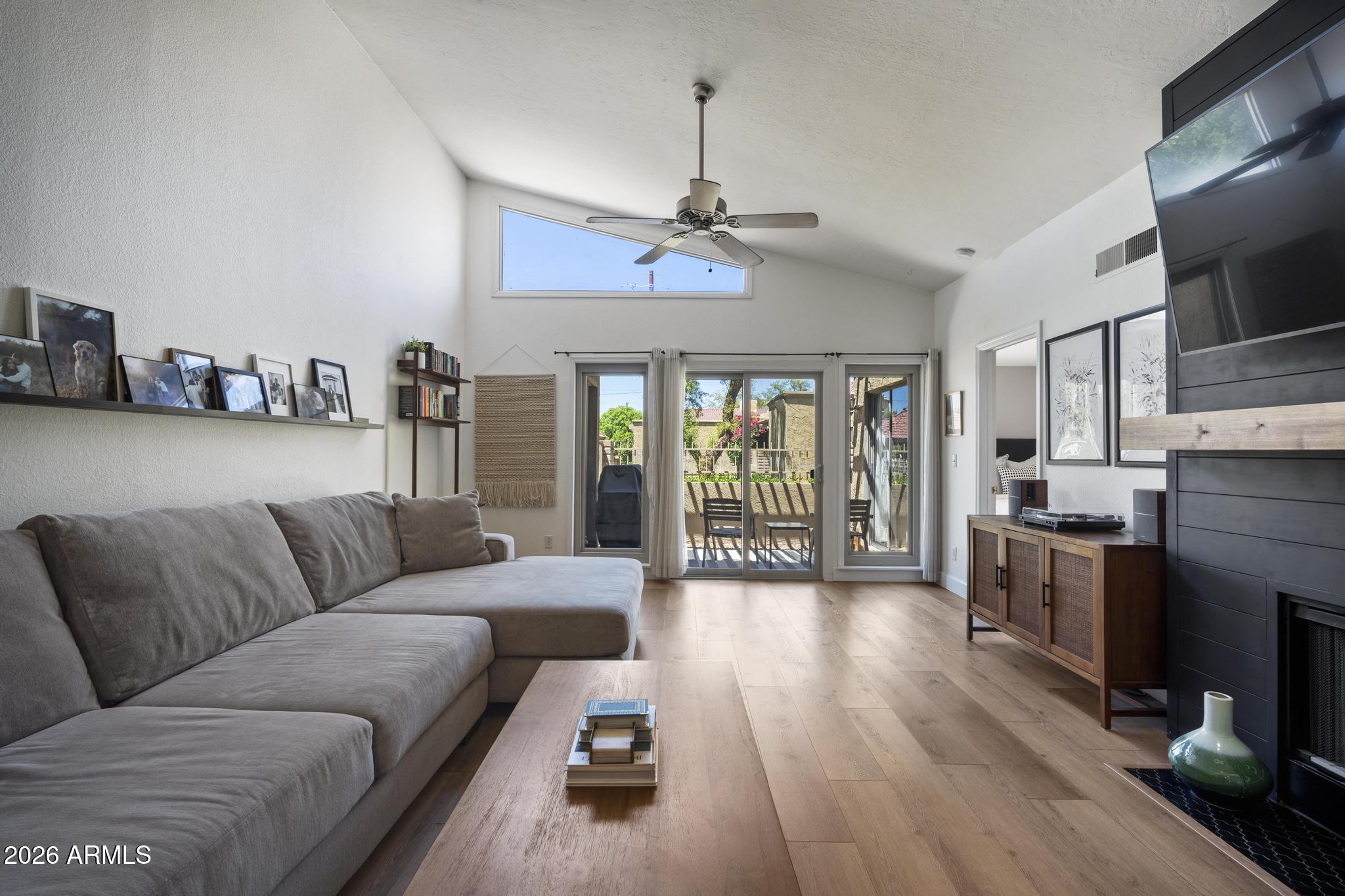 1220 E BLUEBELL Lane