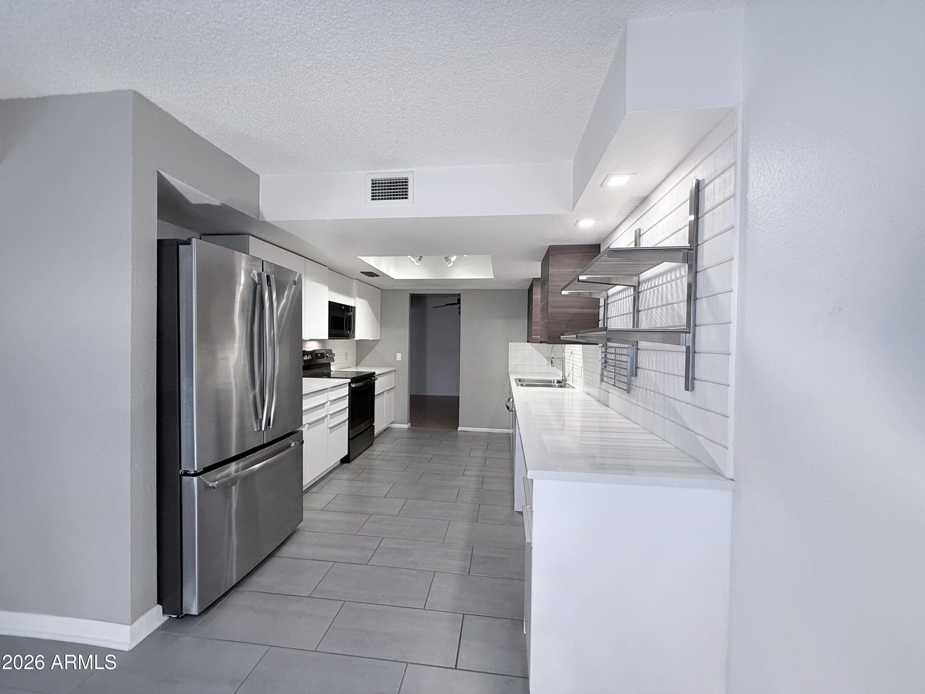 312 W LAGUNA Drive