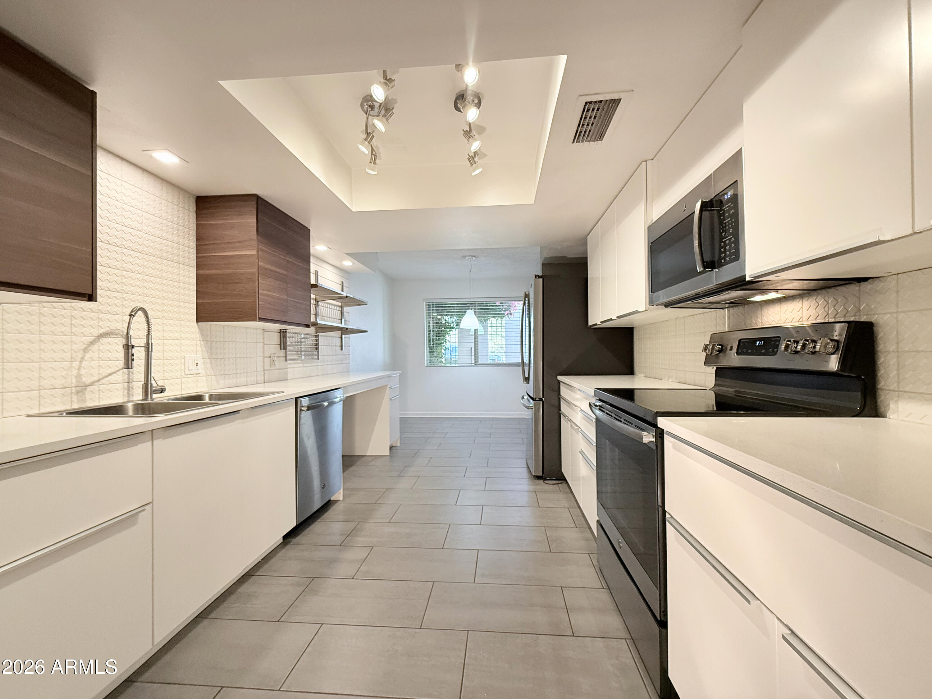312 W LAGUNA Drive