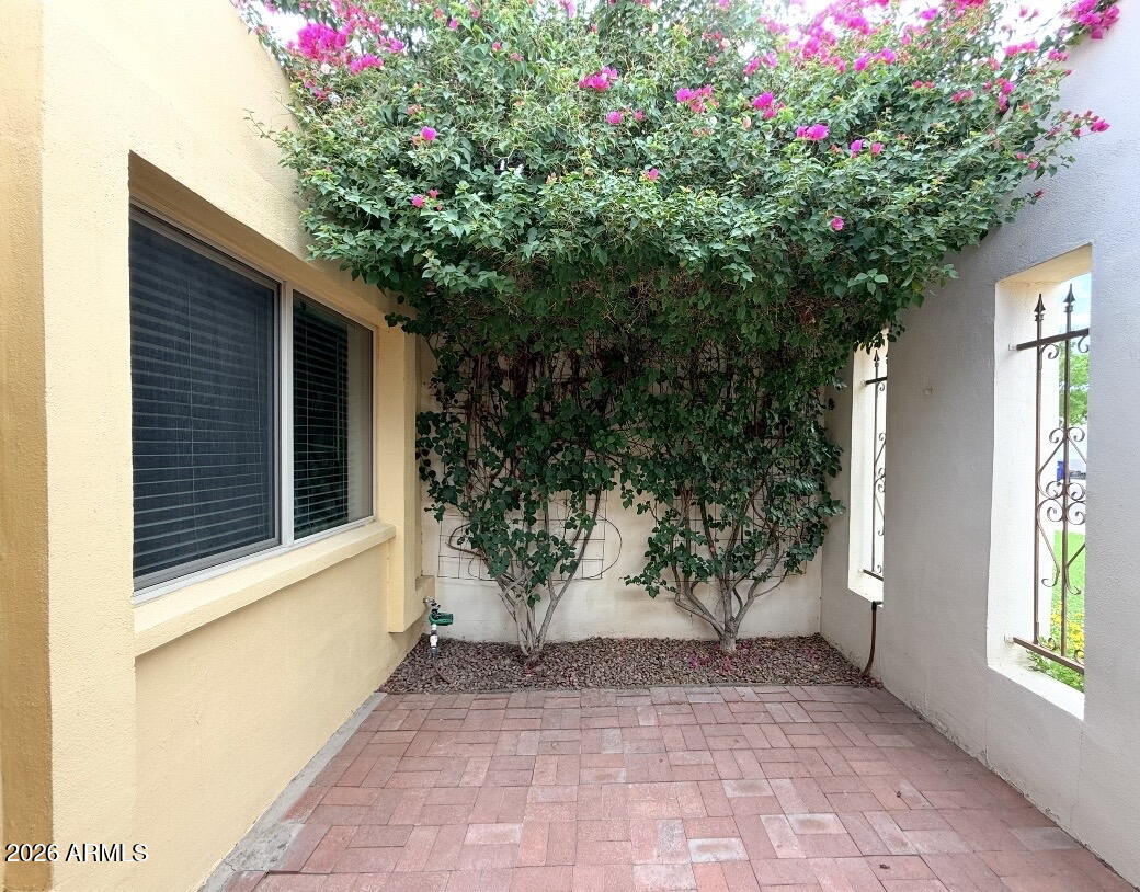 312 W LAGUNA Drive