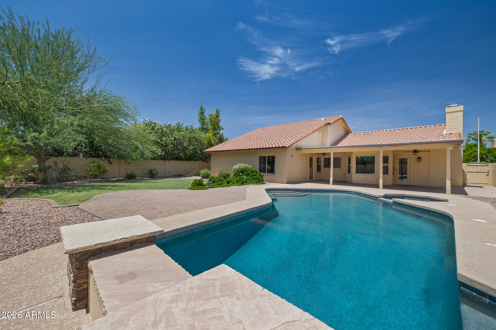 2419 W SHAWNEE Drive