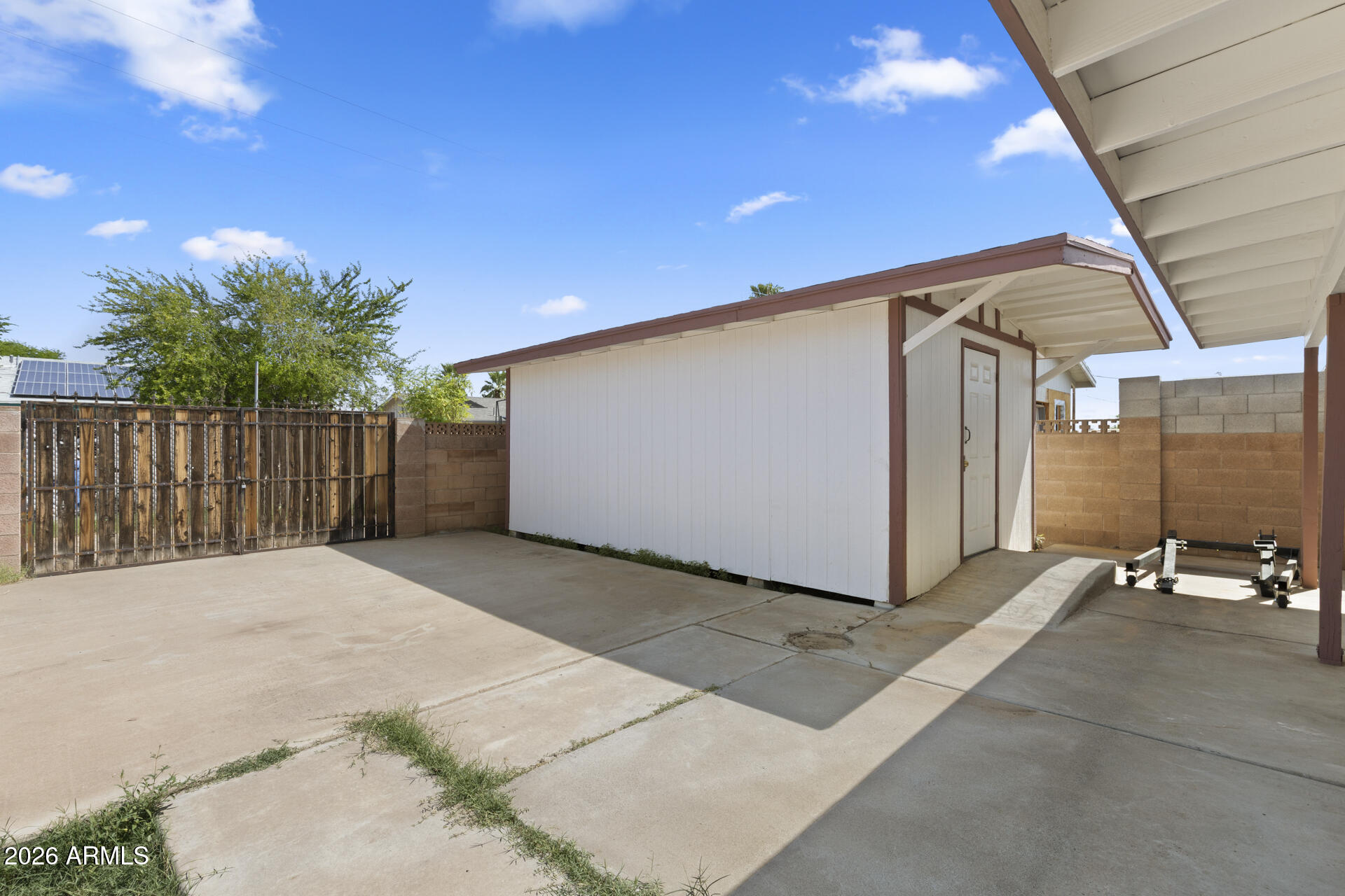 2242 E CHIPMAN Road