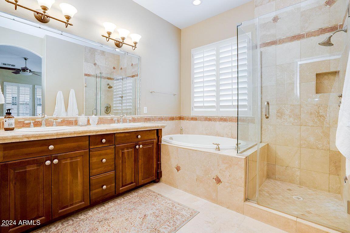 9221 E Desert View