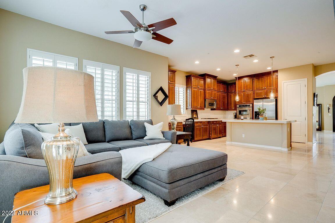 9221 E Desert View