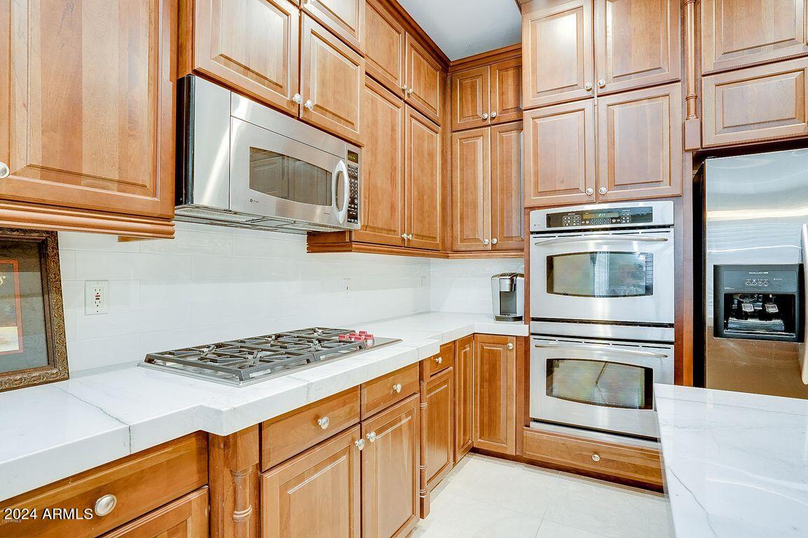 9221 E Desert View