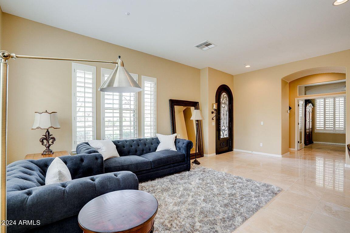 9221 E Desert View