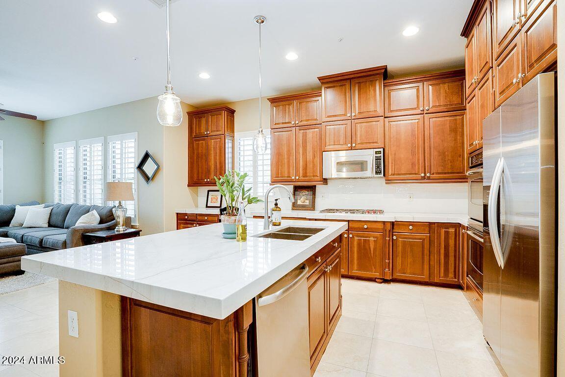 9221 E Desert View