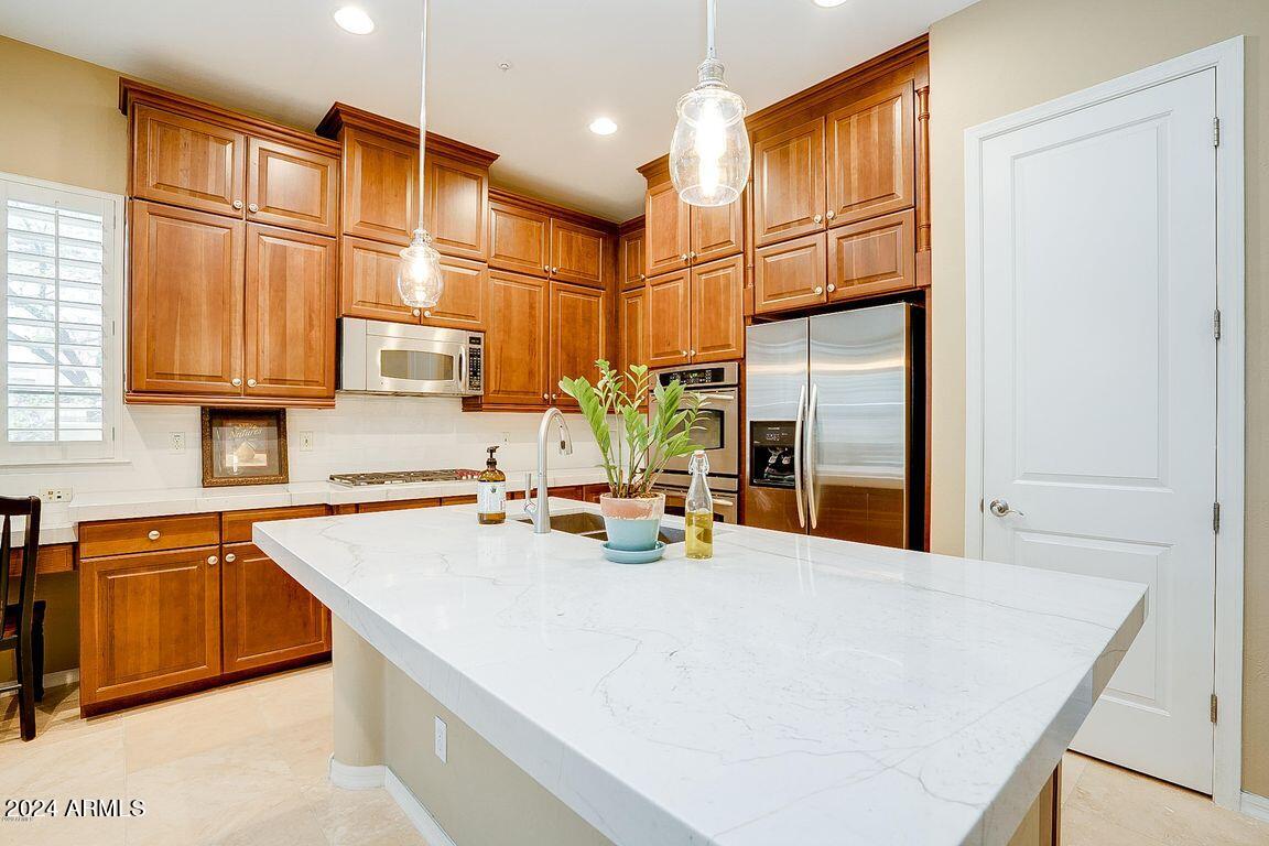 9221 E Desert View