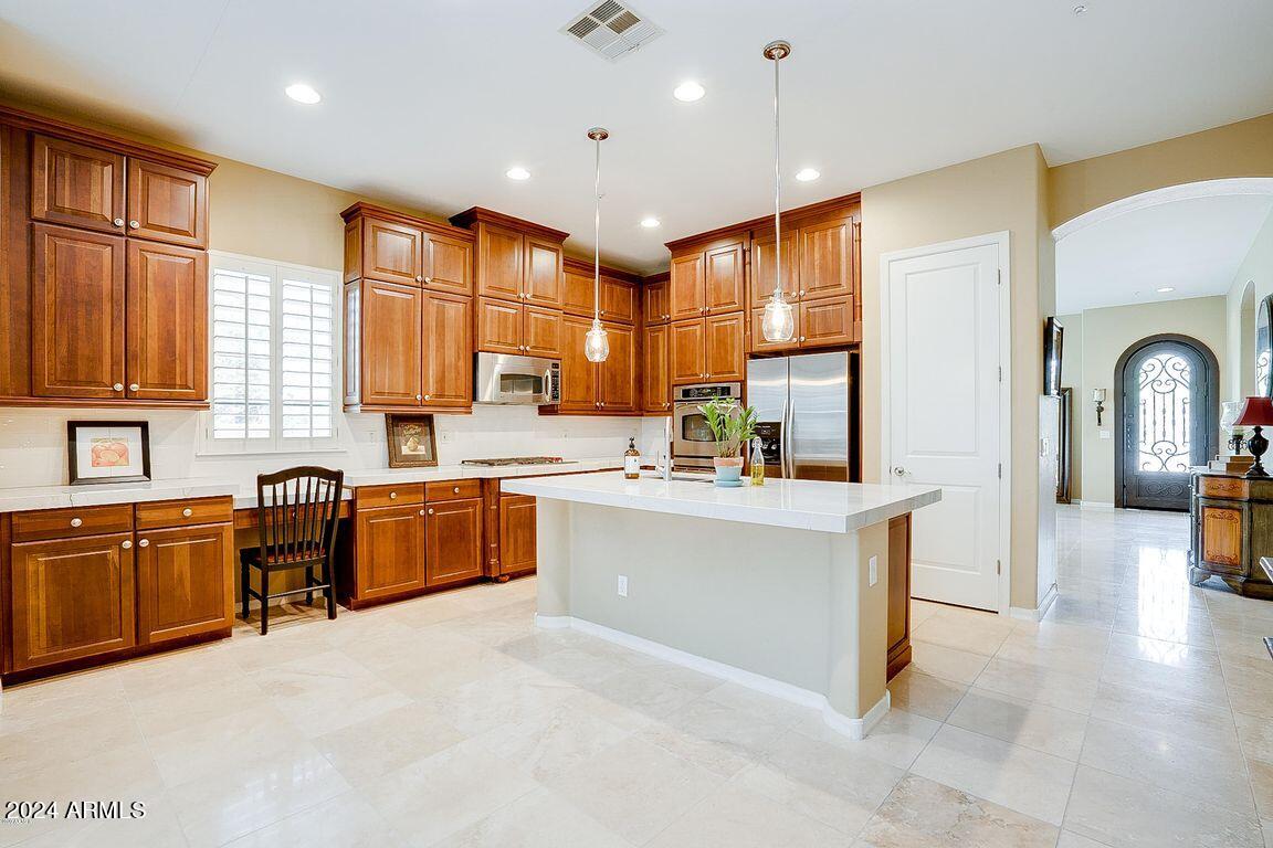 9221 E Desert View