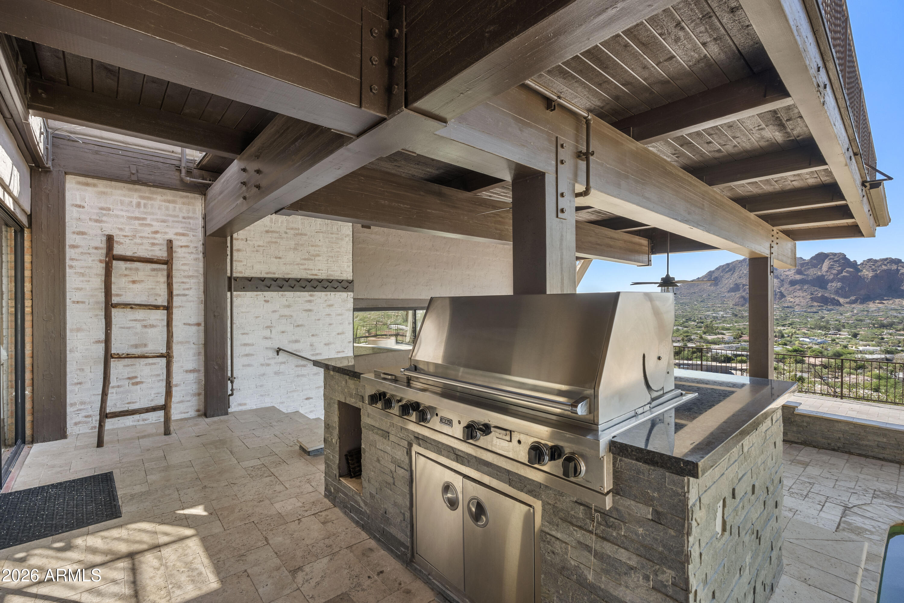 6900 N HIGHLANDS Drive