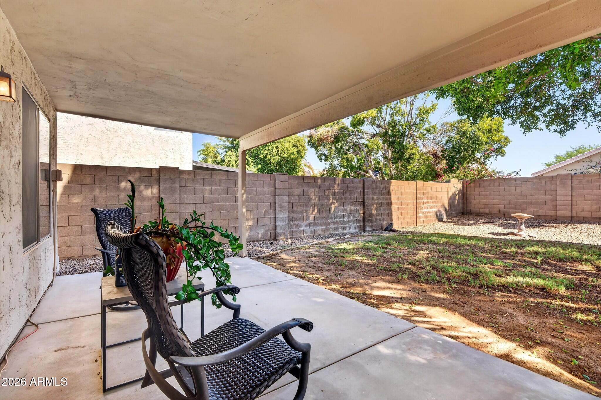 1885 W RAVEN Drive
