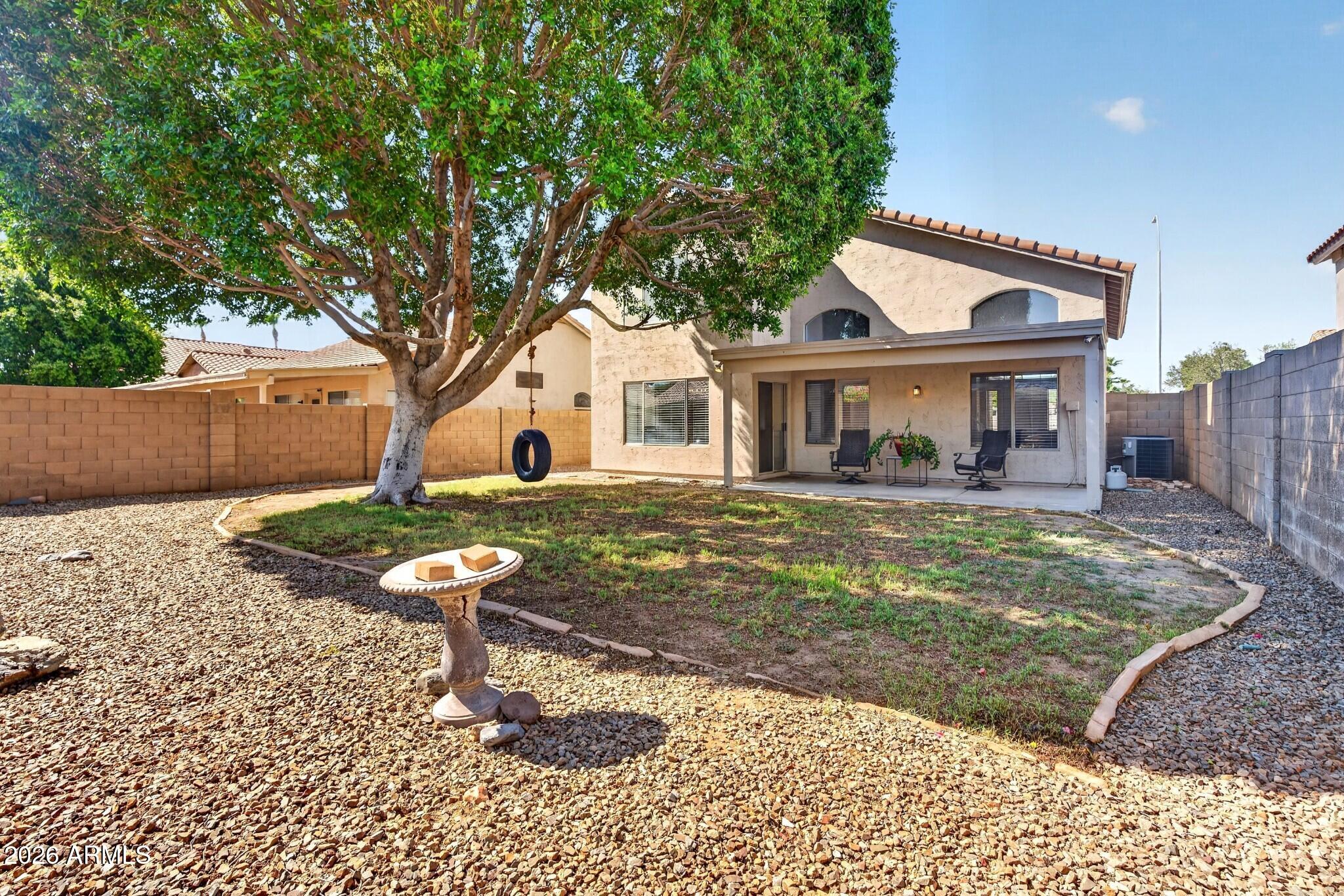 1885 W RAVEN Drive