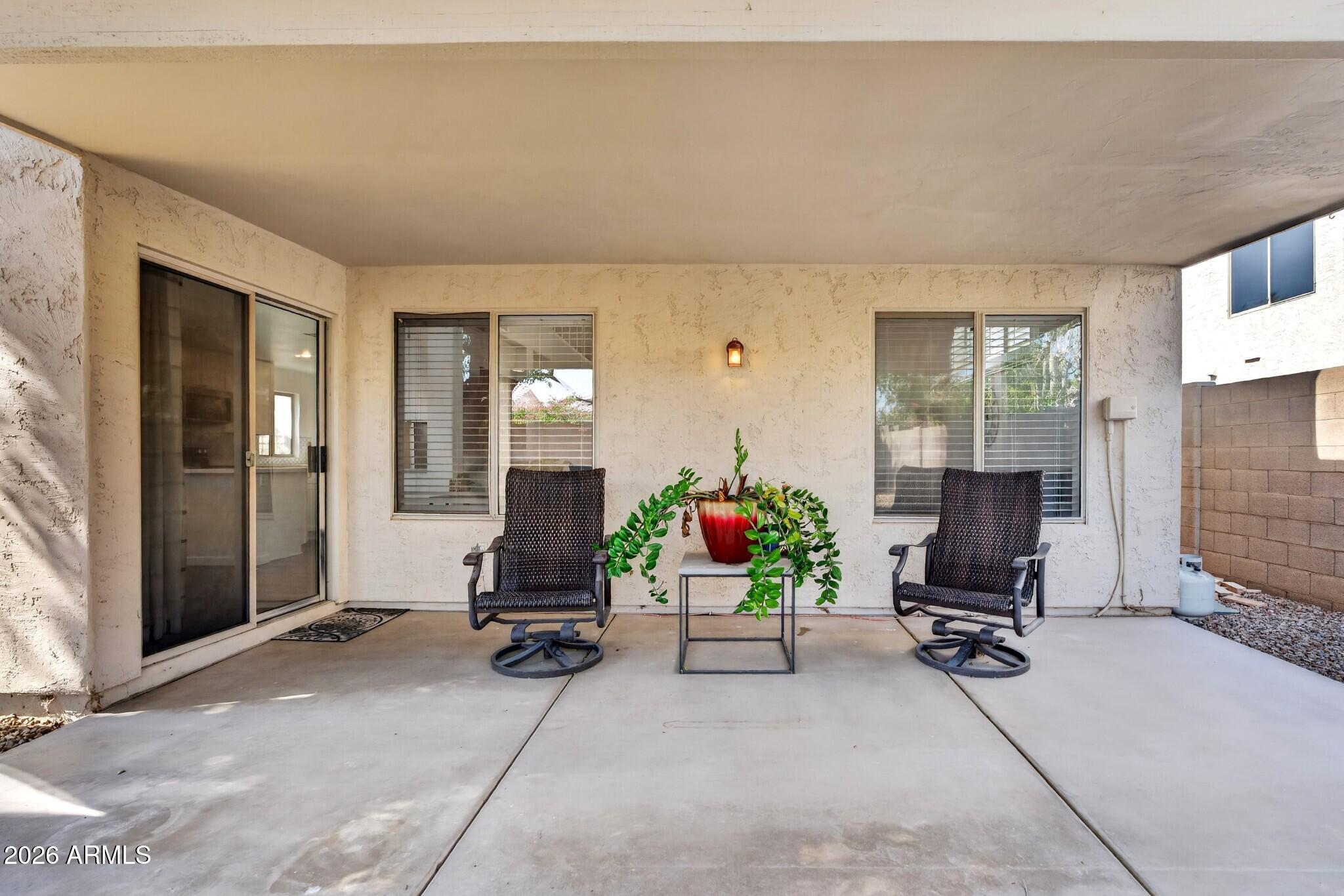 1885 W RAVEN Drive