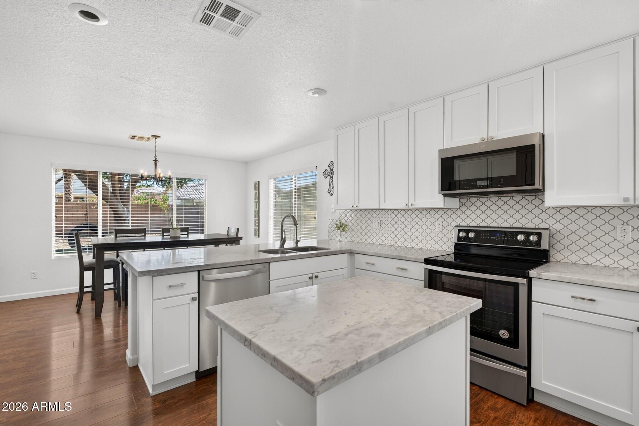 1885 W RAVEN Drive