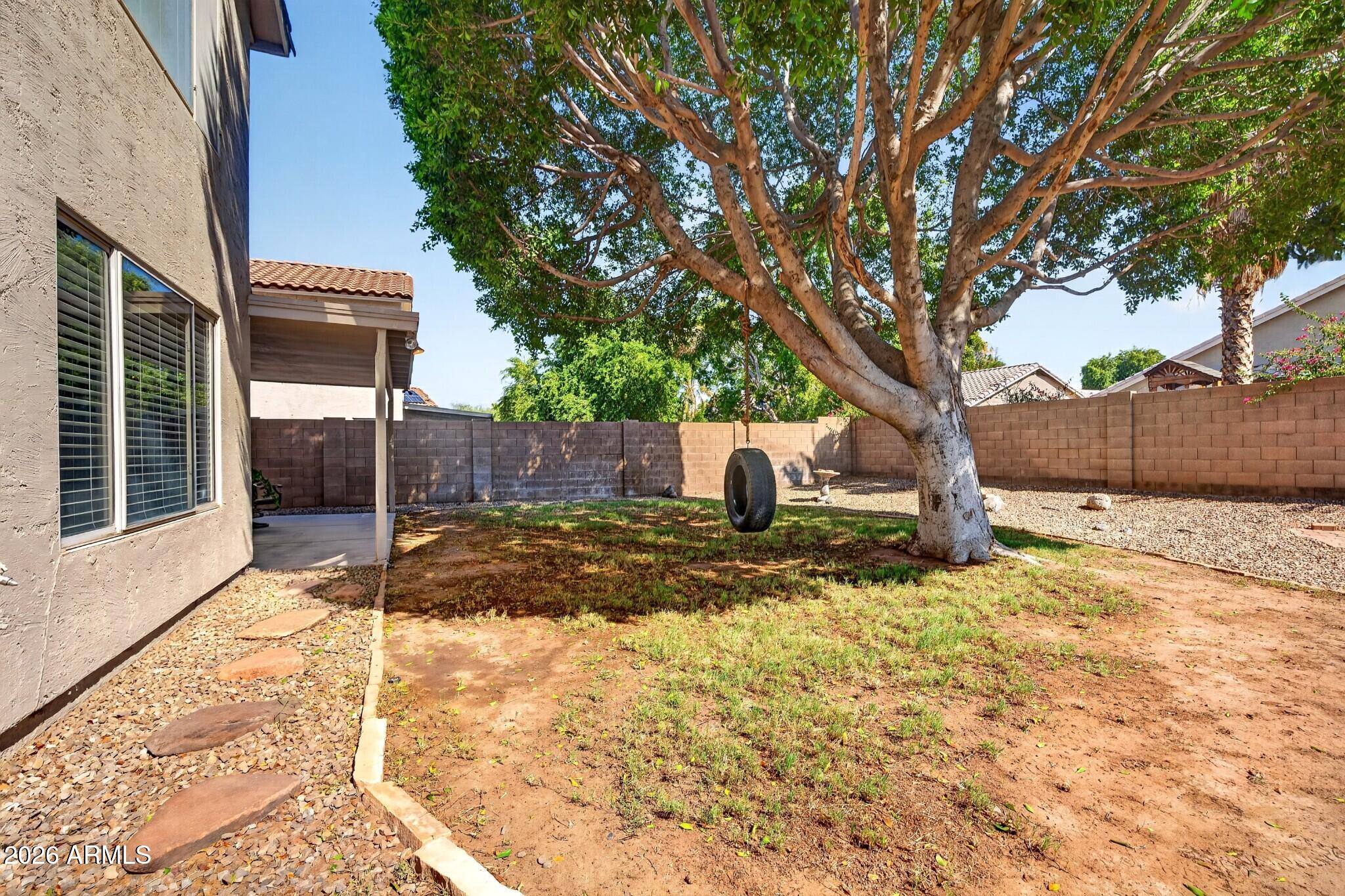 1885 W RAVEN Drive
