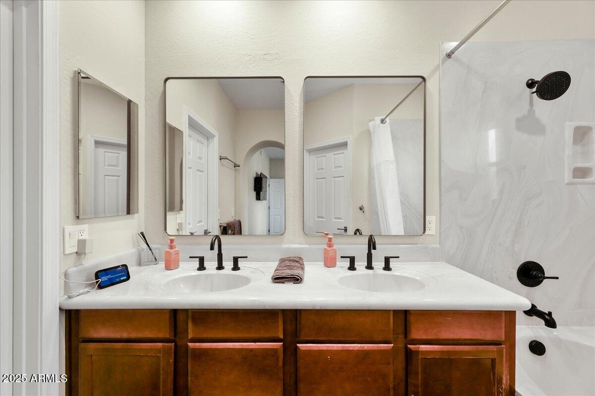 3935 E ROUGH RIDER Road 1016