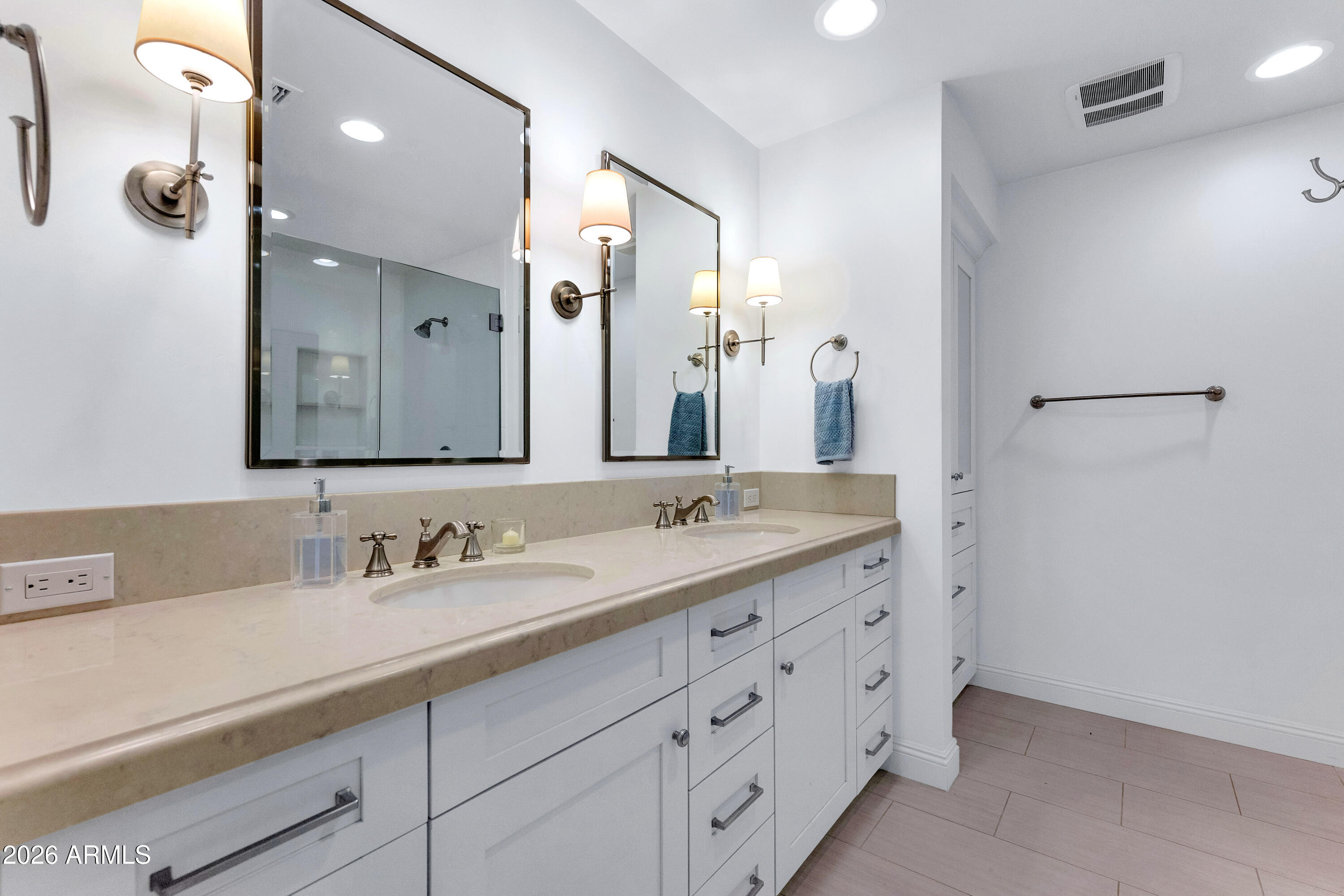 2626 E ARIZONA BILTMORE Circle 17