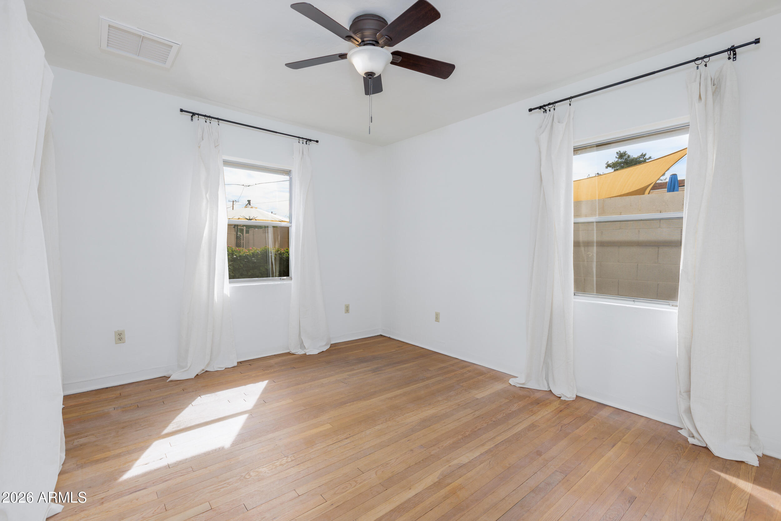 301 W Holly Street