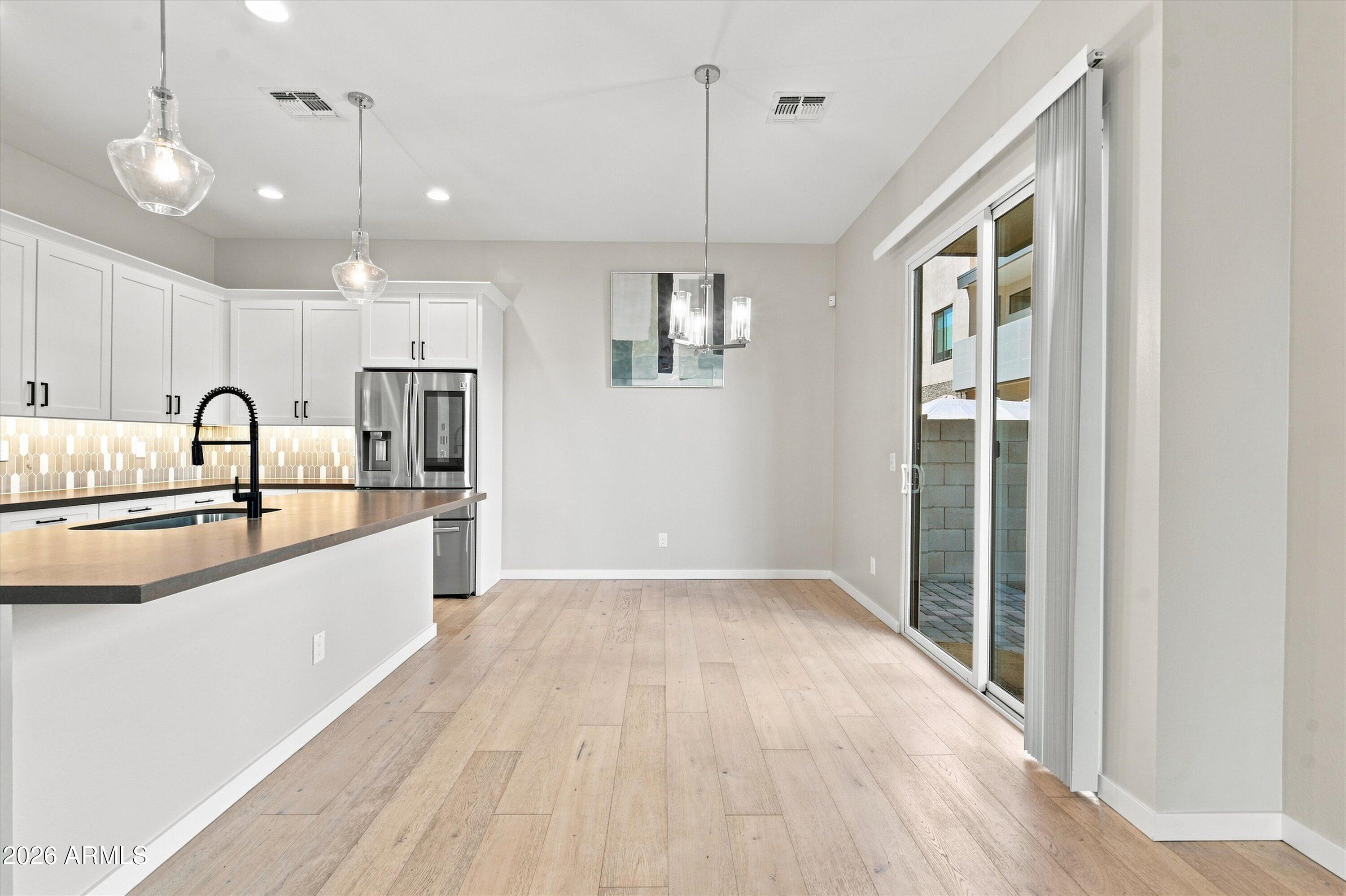 901 S Smith Road 1060