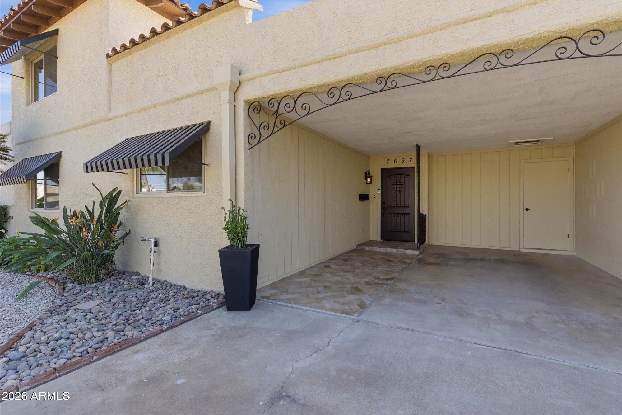 7637 E THORNWOOD Drive