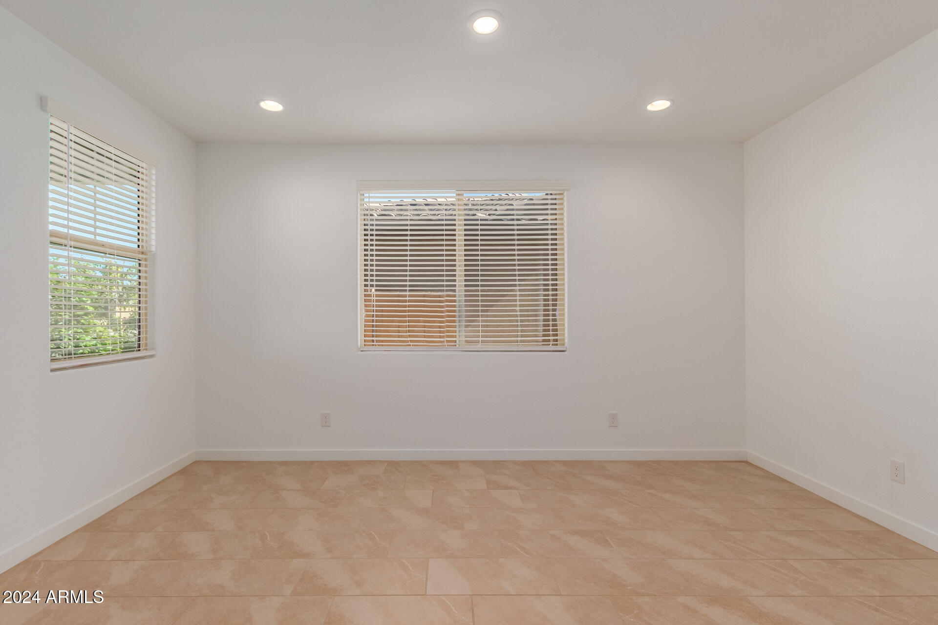 8911 W SOLANO Drive