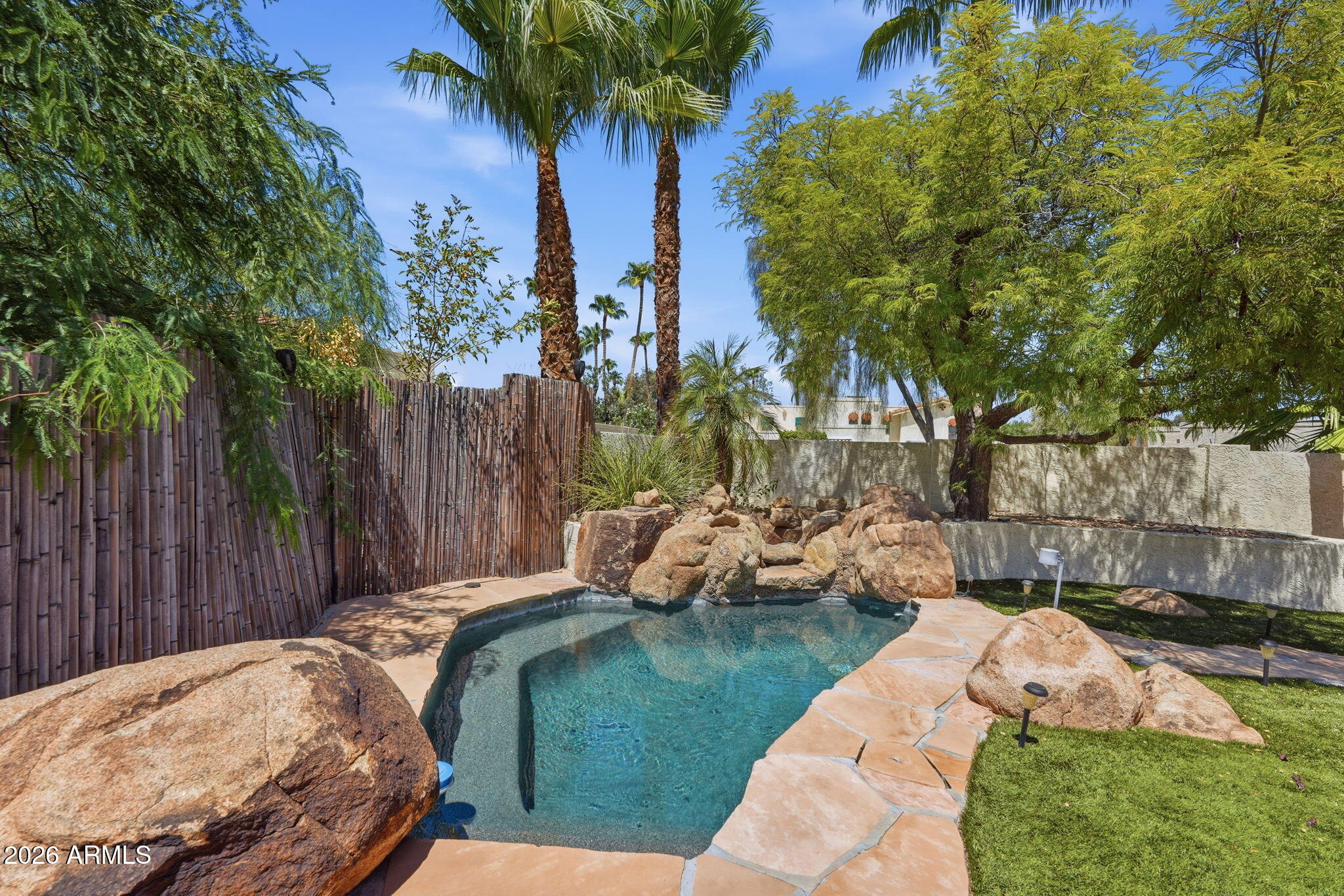 1915 E LINGER Lane