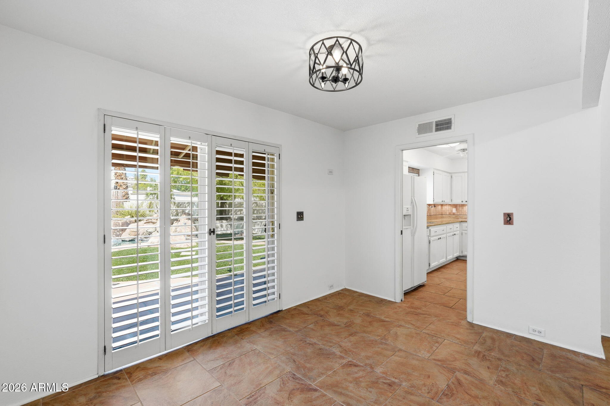 1915 E LINGER Lane