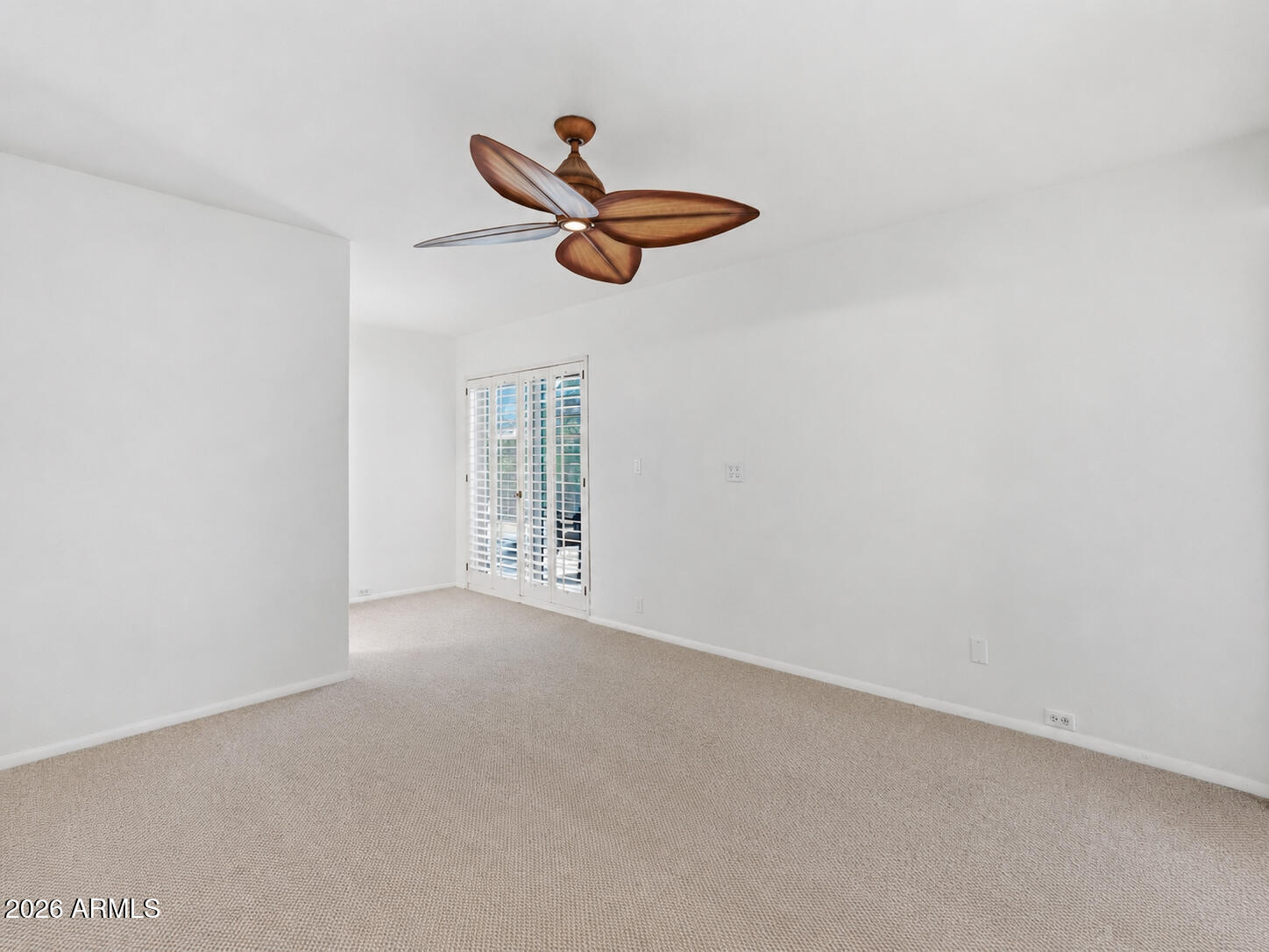 1915 E LINGER Lane