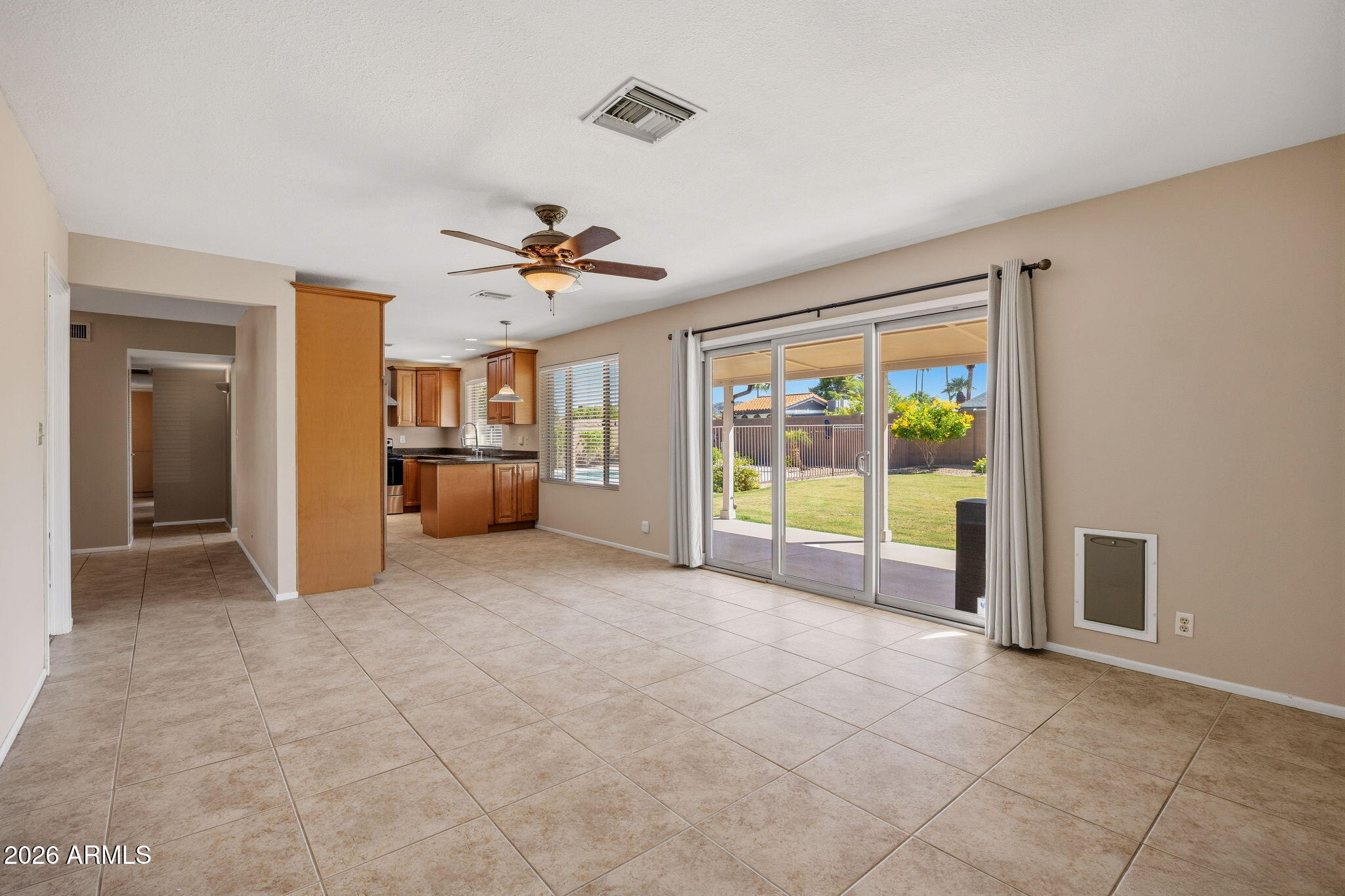 2543 E MERCER Lane