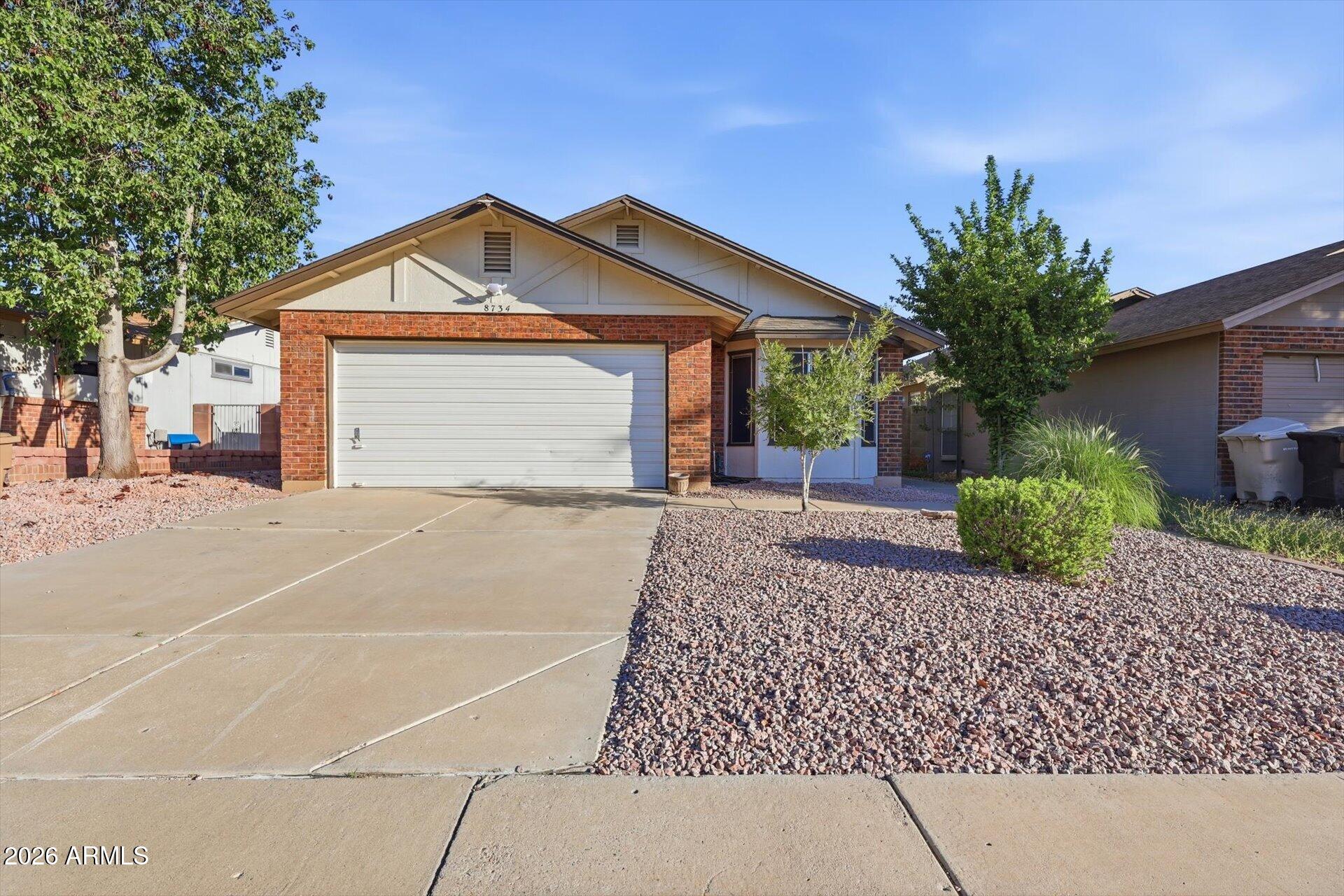 8734 W MEADOW Drive
