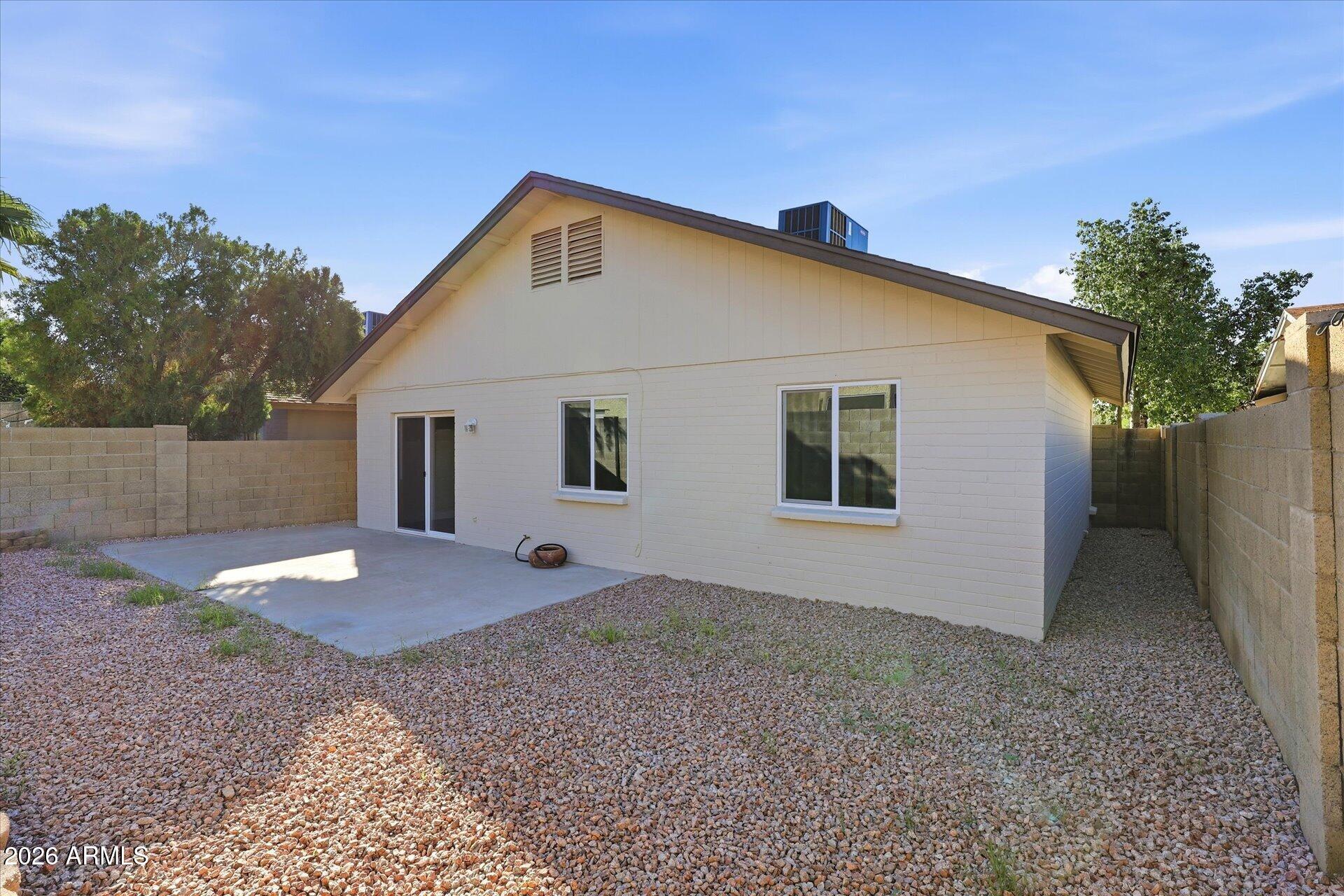 8734 W MEADOW Drive