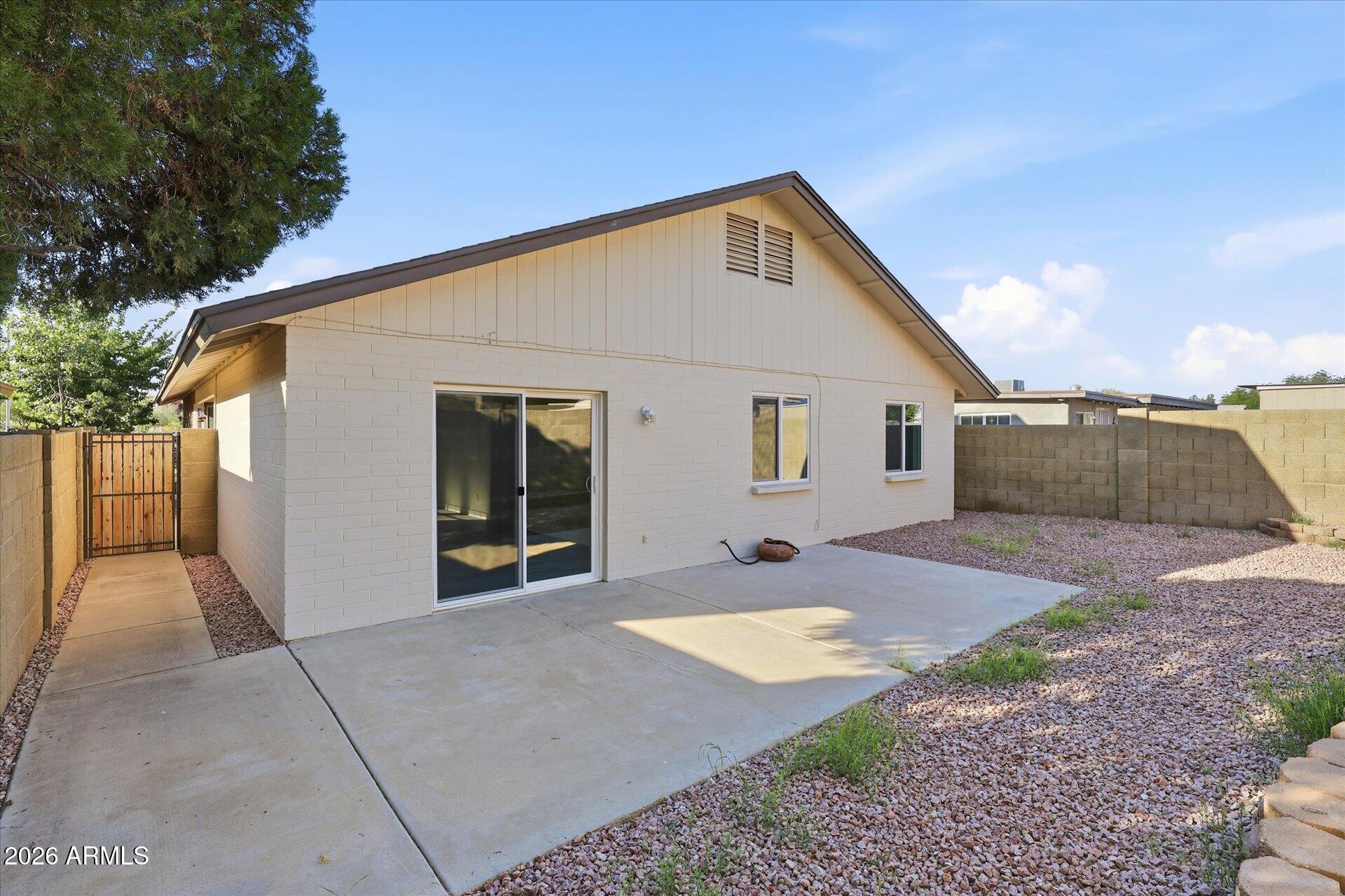 8734 W MEADOW Drive