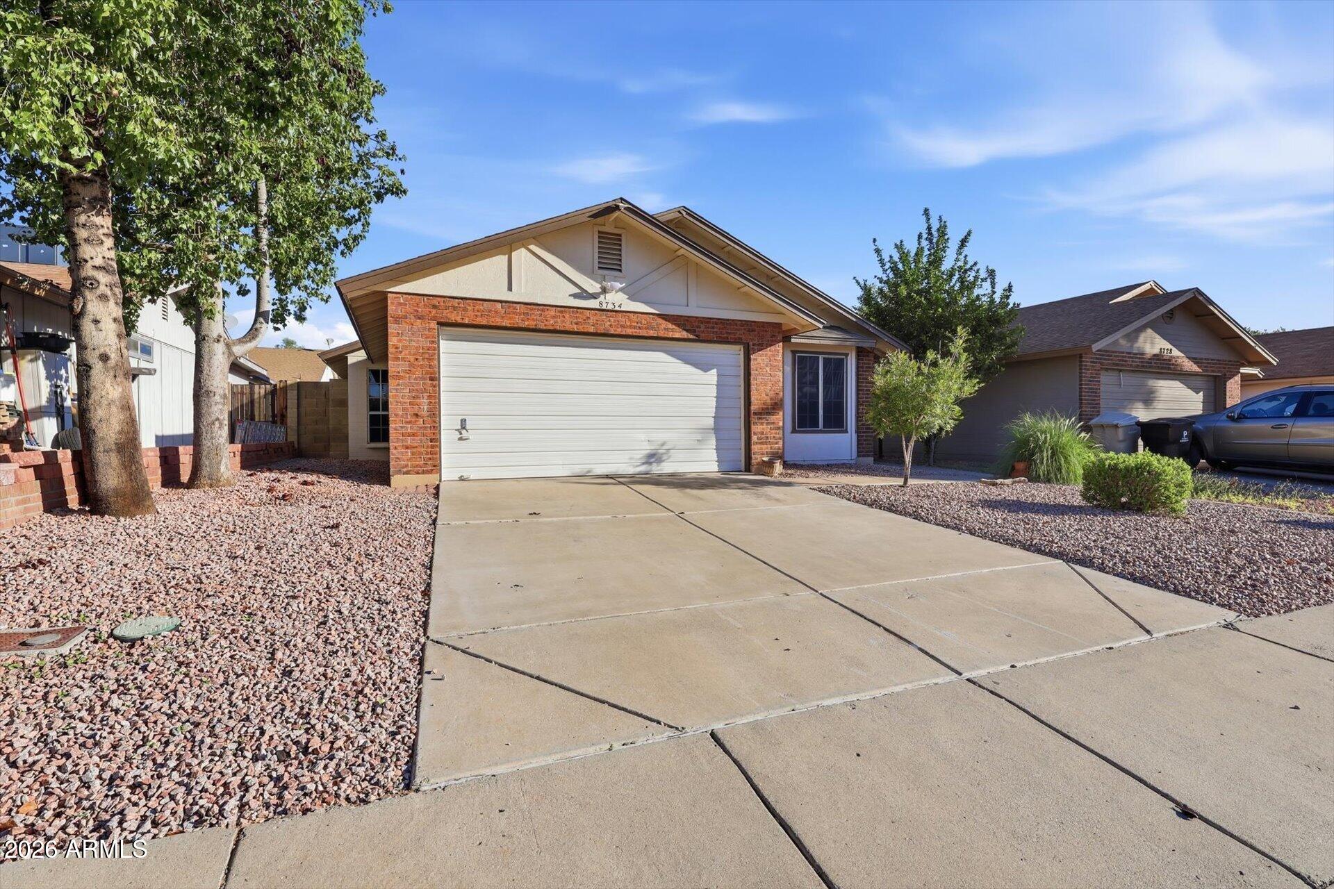 8734 W MEADOW Drive