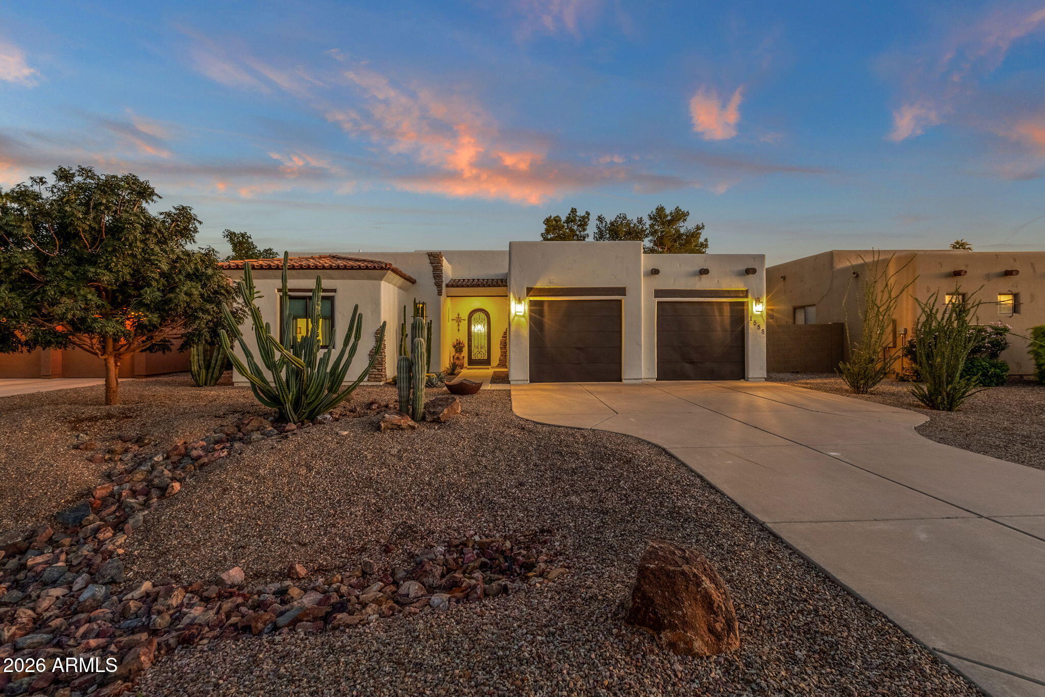 1555 E KINGS Court