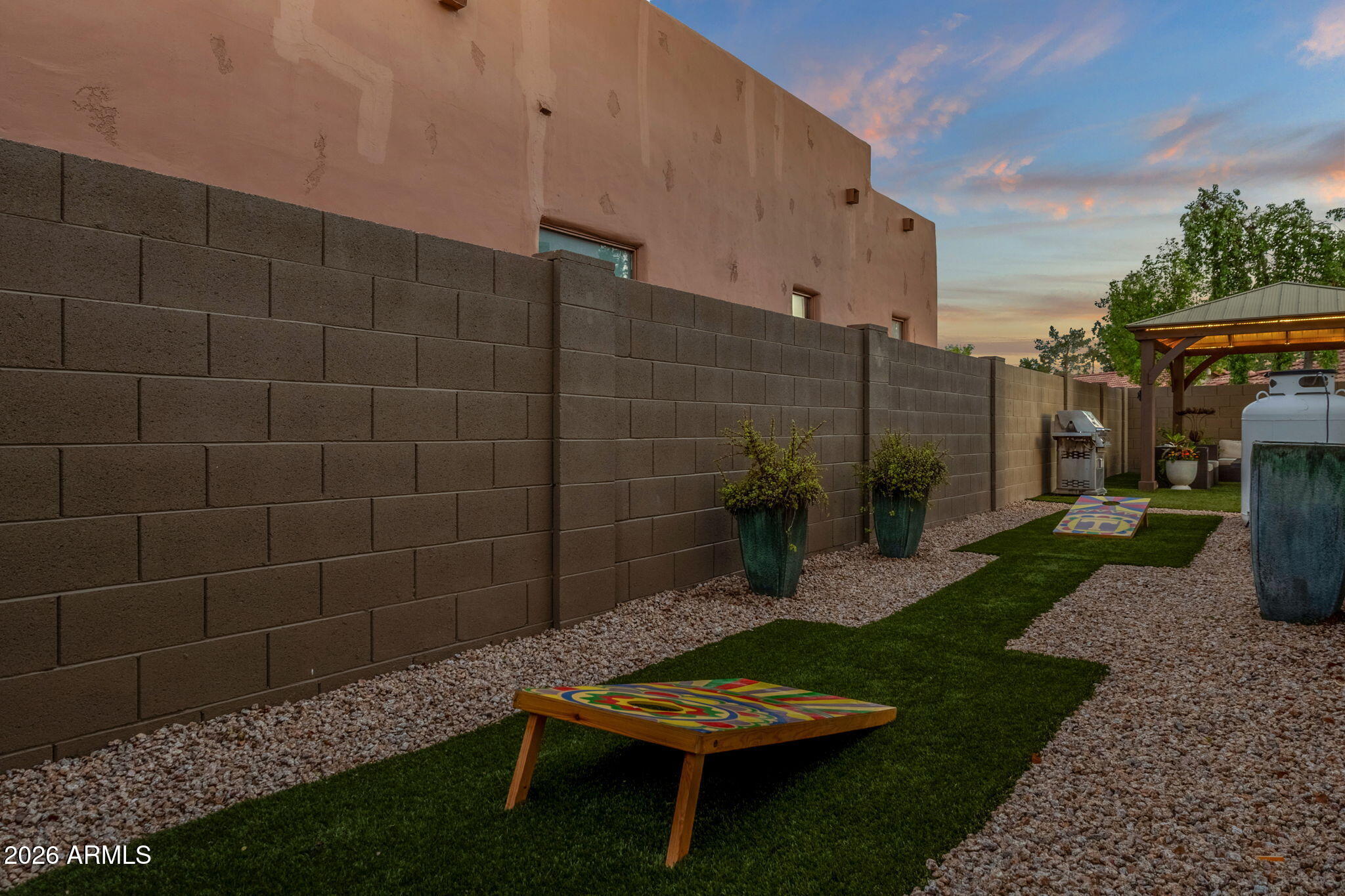 1555 E KINGS Court