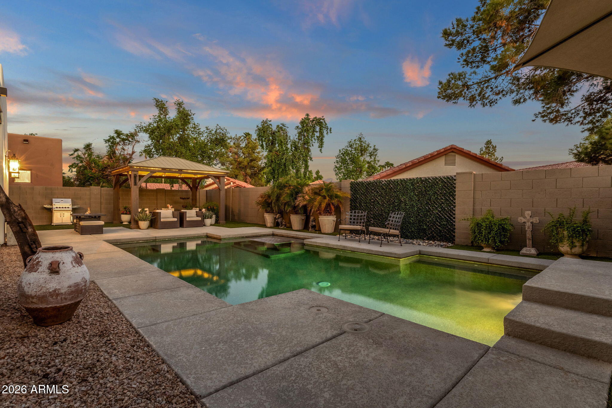 1555 E KINGS Court