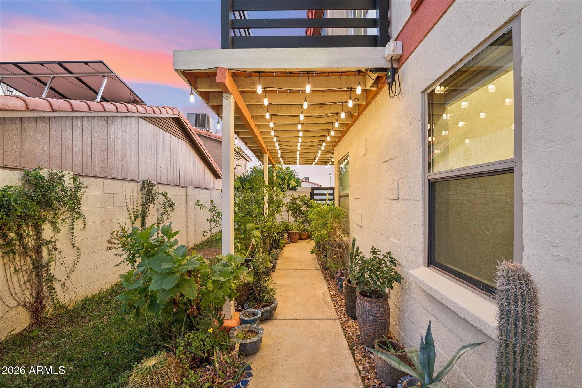 1612 E VILLA MARIA Drive