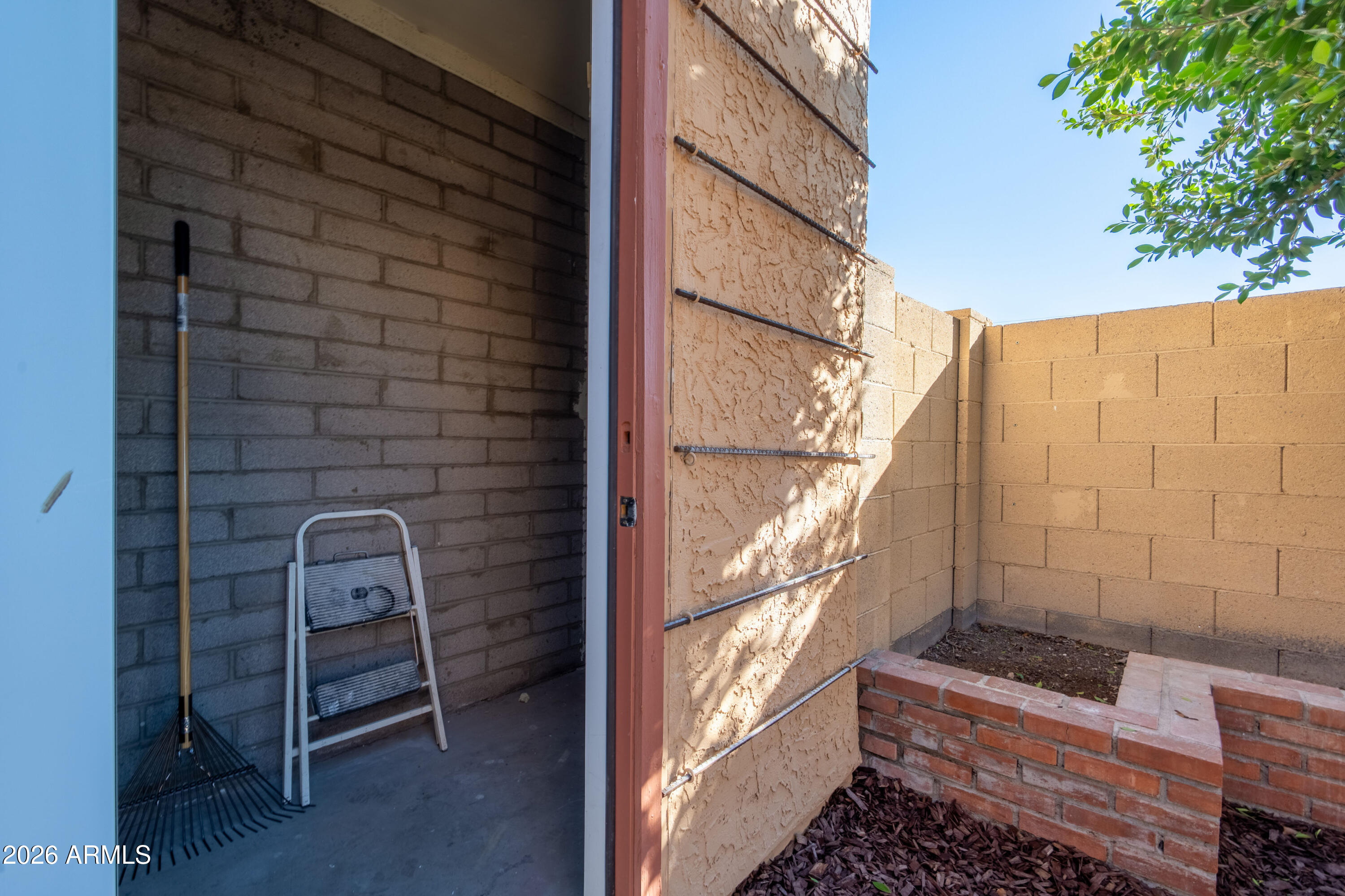 948 S Alma School Road 136