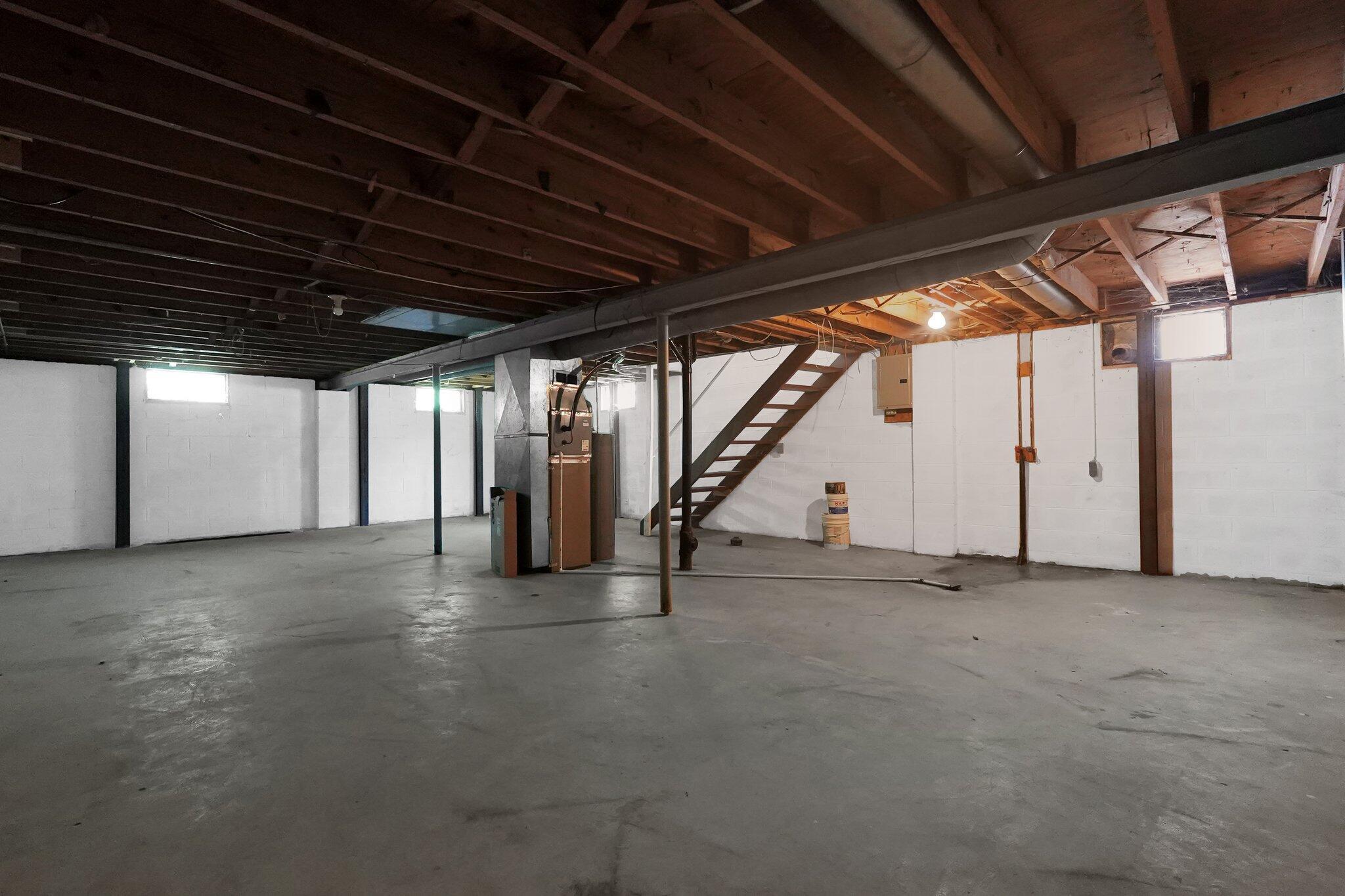 3649 Hollowwood Avenue