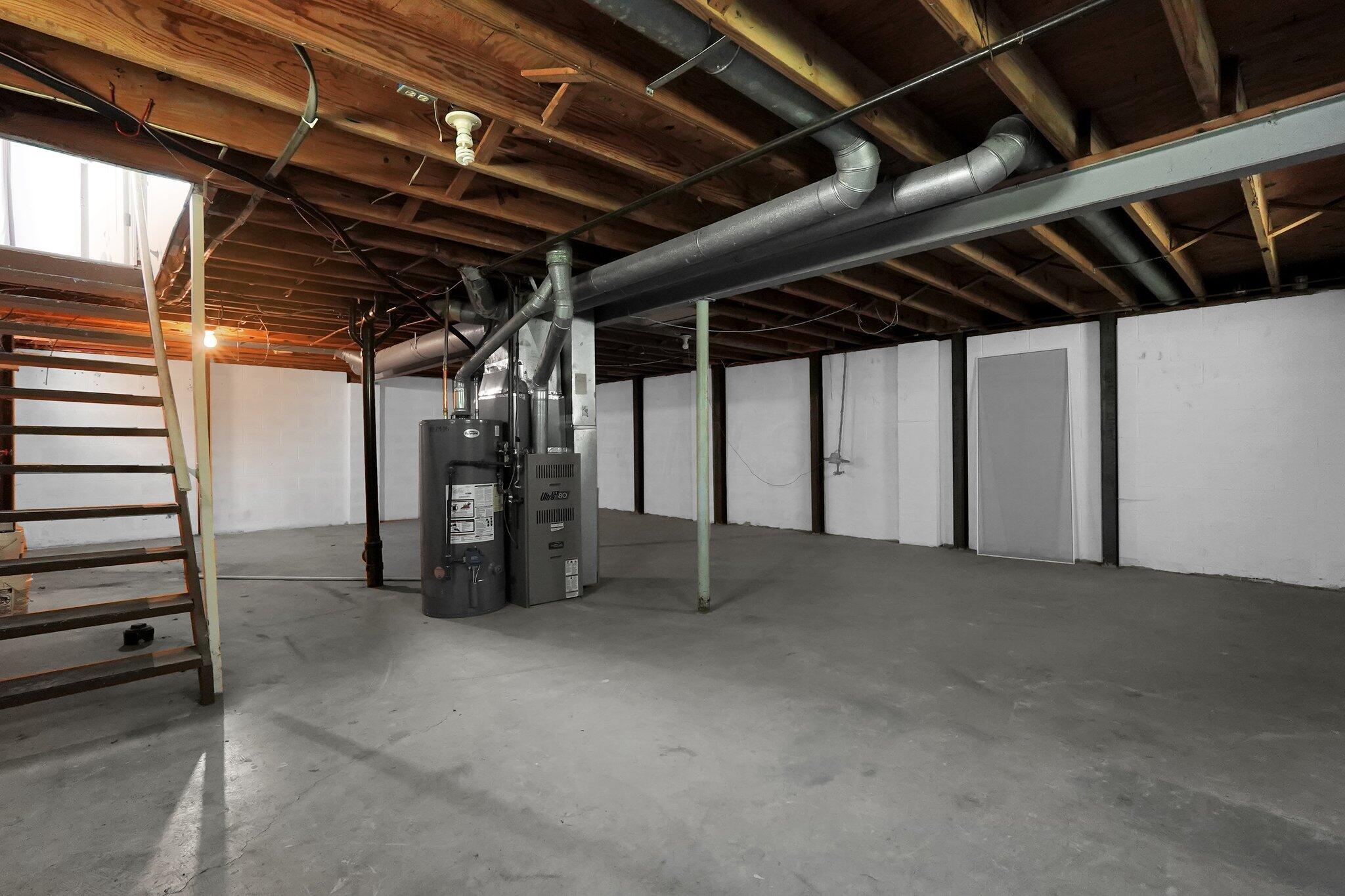 3649 Hollowwood Avenue